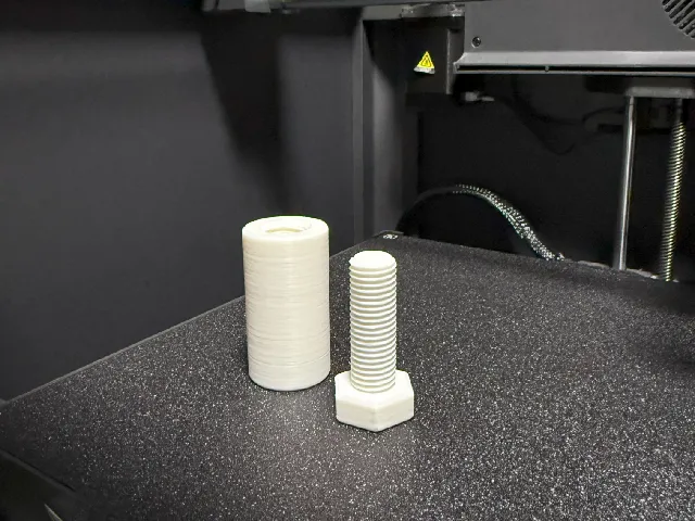 Height adjutable GPU riser/stand
