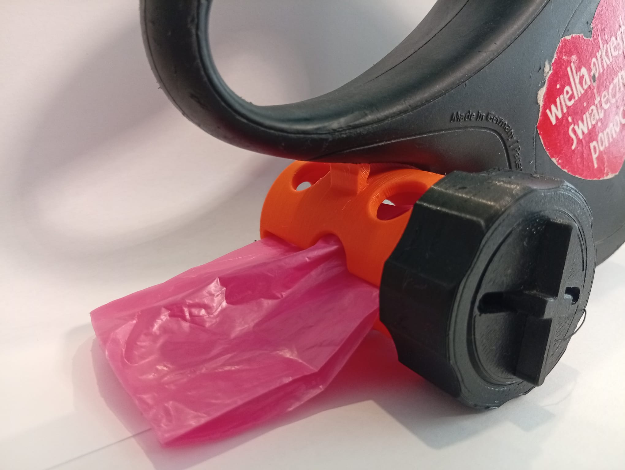 Flexi leash compatible Dog waste bag dispenser - WITH REWINDER !