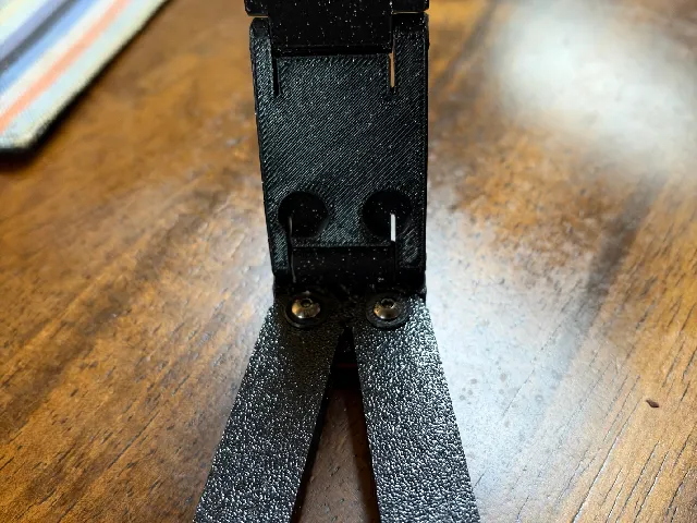 Magnetic closure for ST-3 Pocket Folding Phone & Tablet Stand