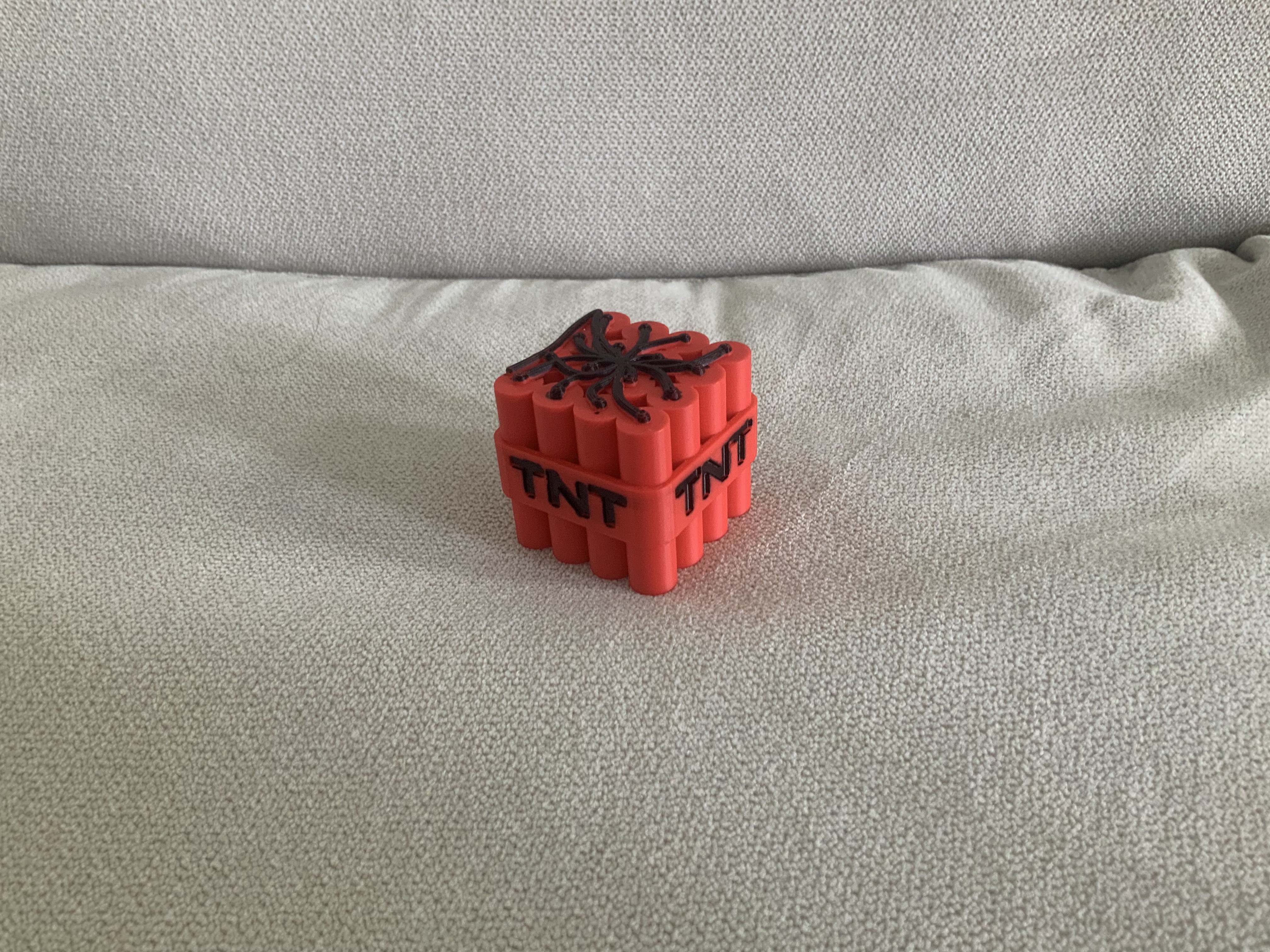 Miniatura 2 do modelo 3D A Minecraft inspired TNT block