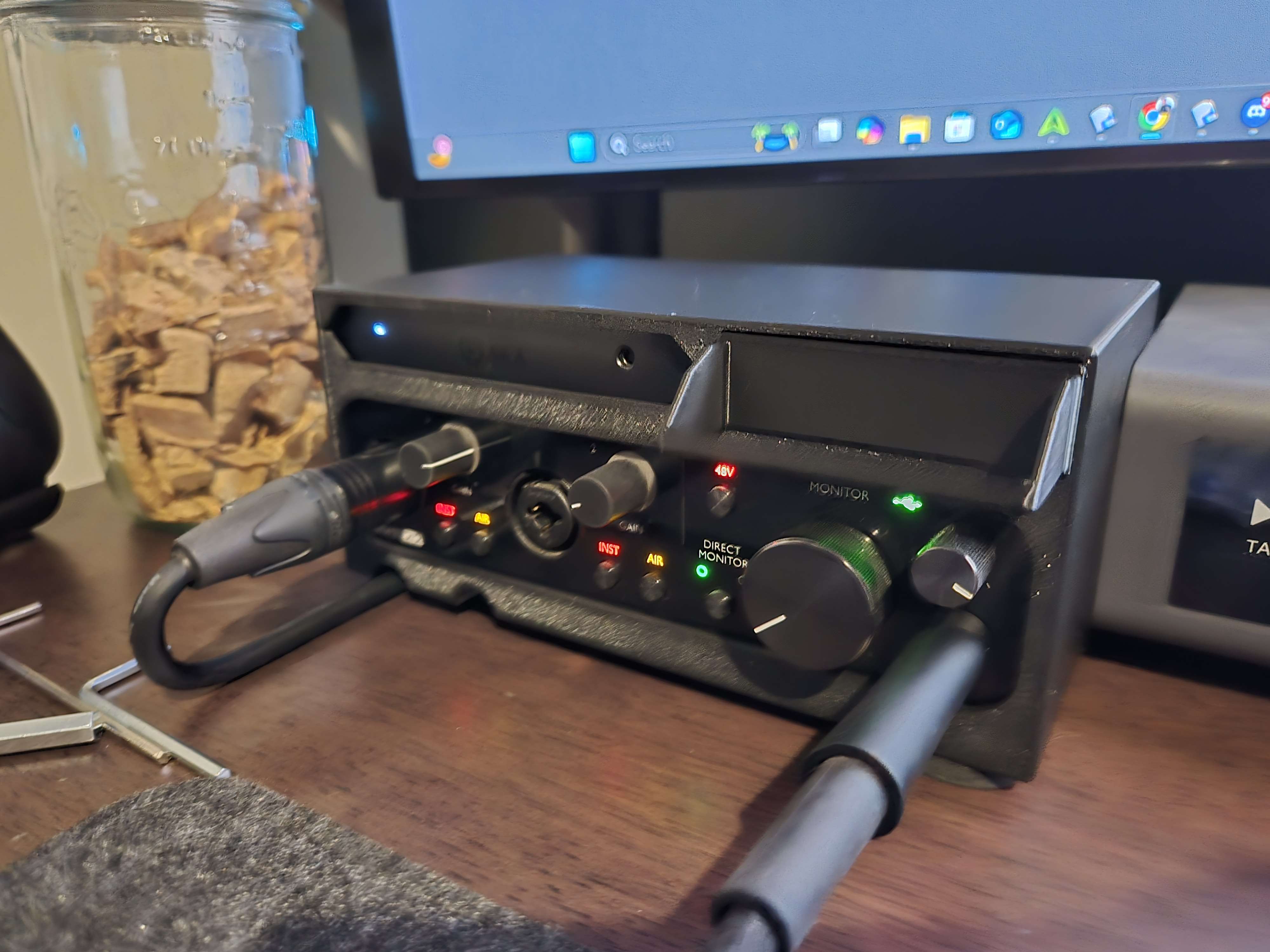 Desktop Scarlett 2i2 3rd Gen & Elgato 4K X Combo Mount