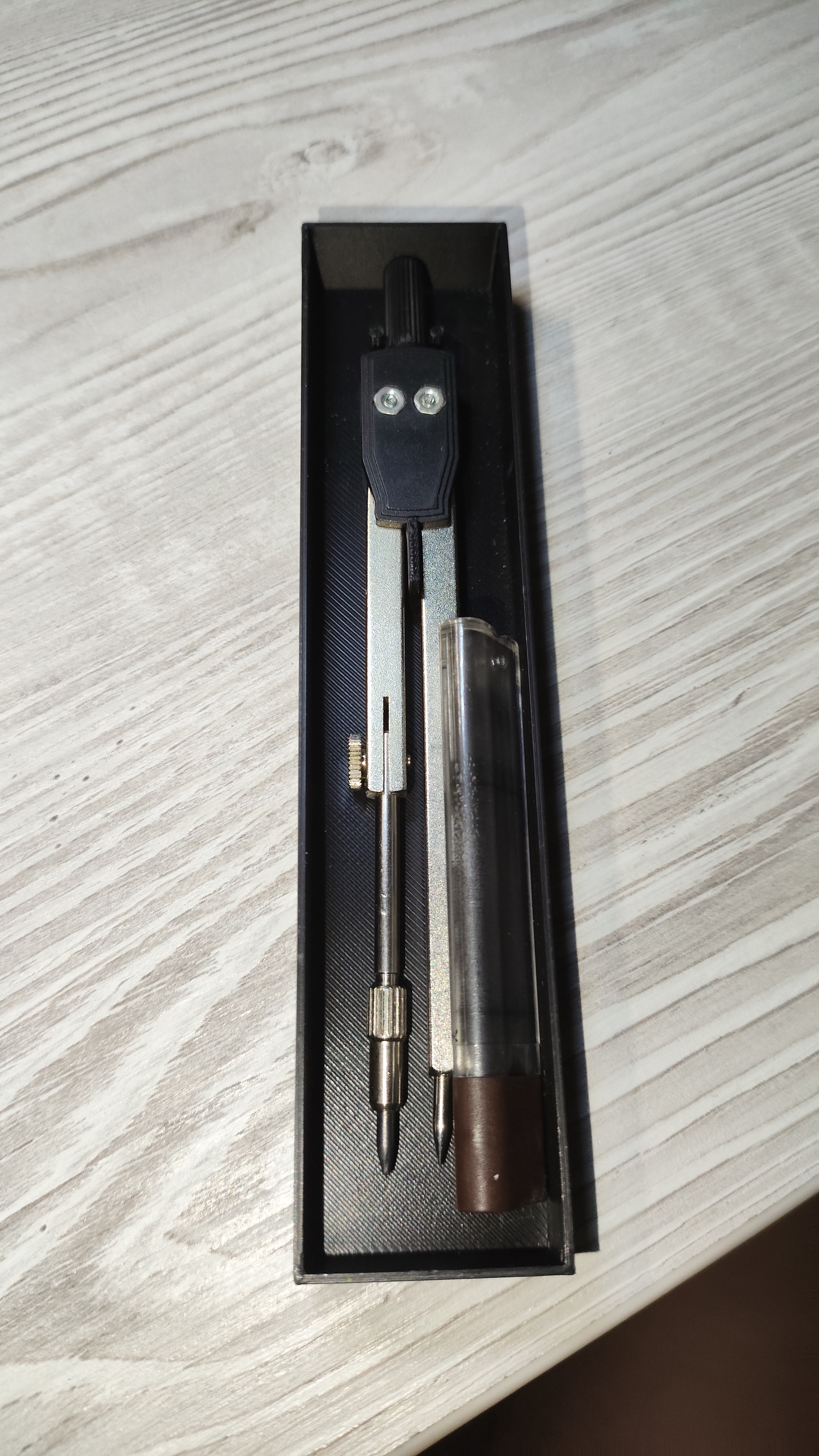 Drawing compass box (Krabička na kružítko)