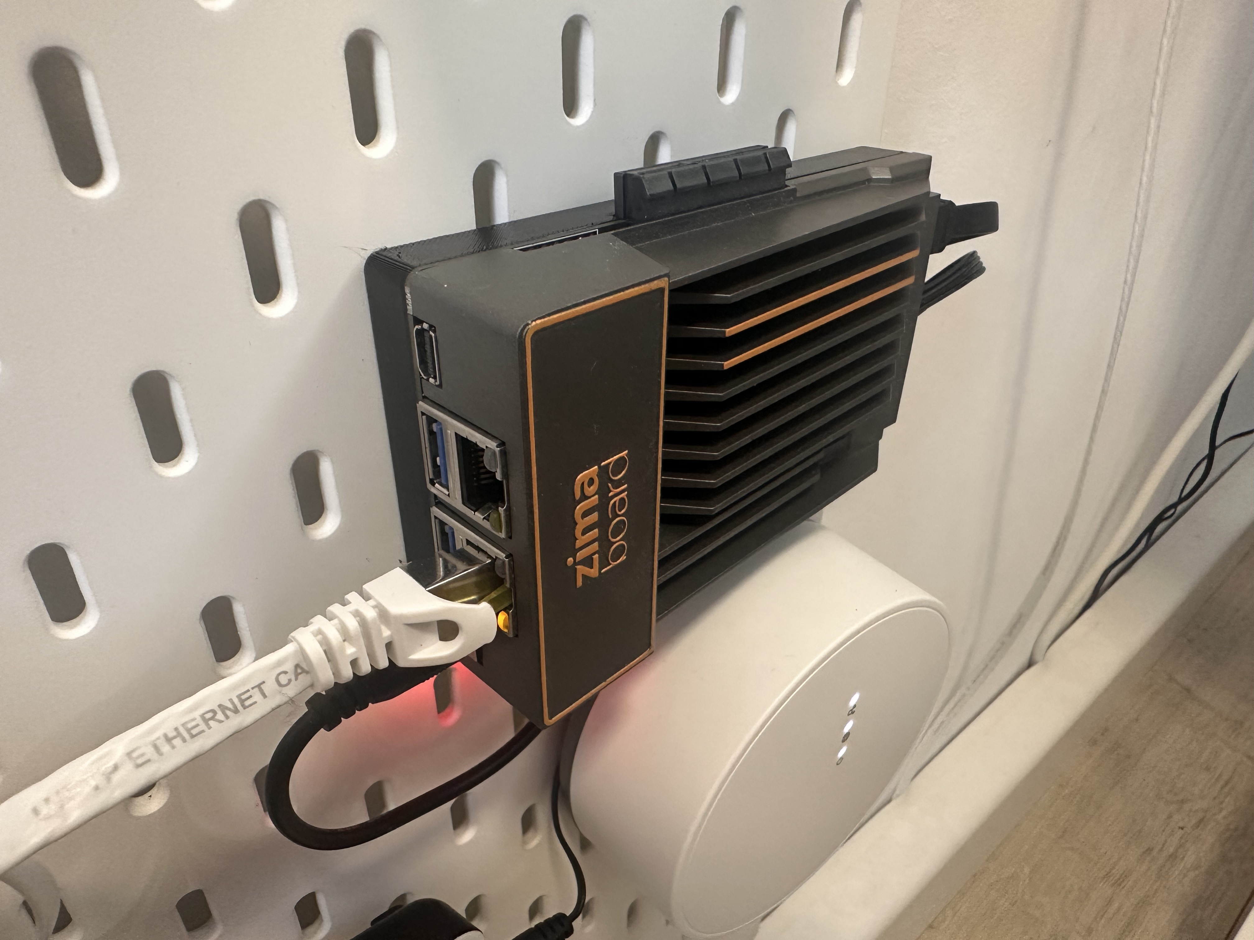 Skadis ZimaBoard SSD base