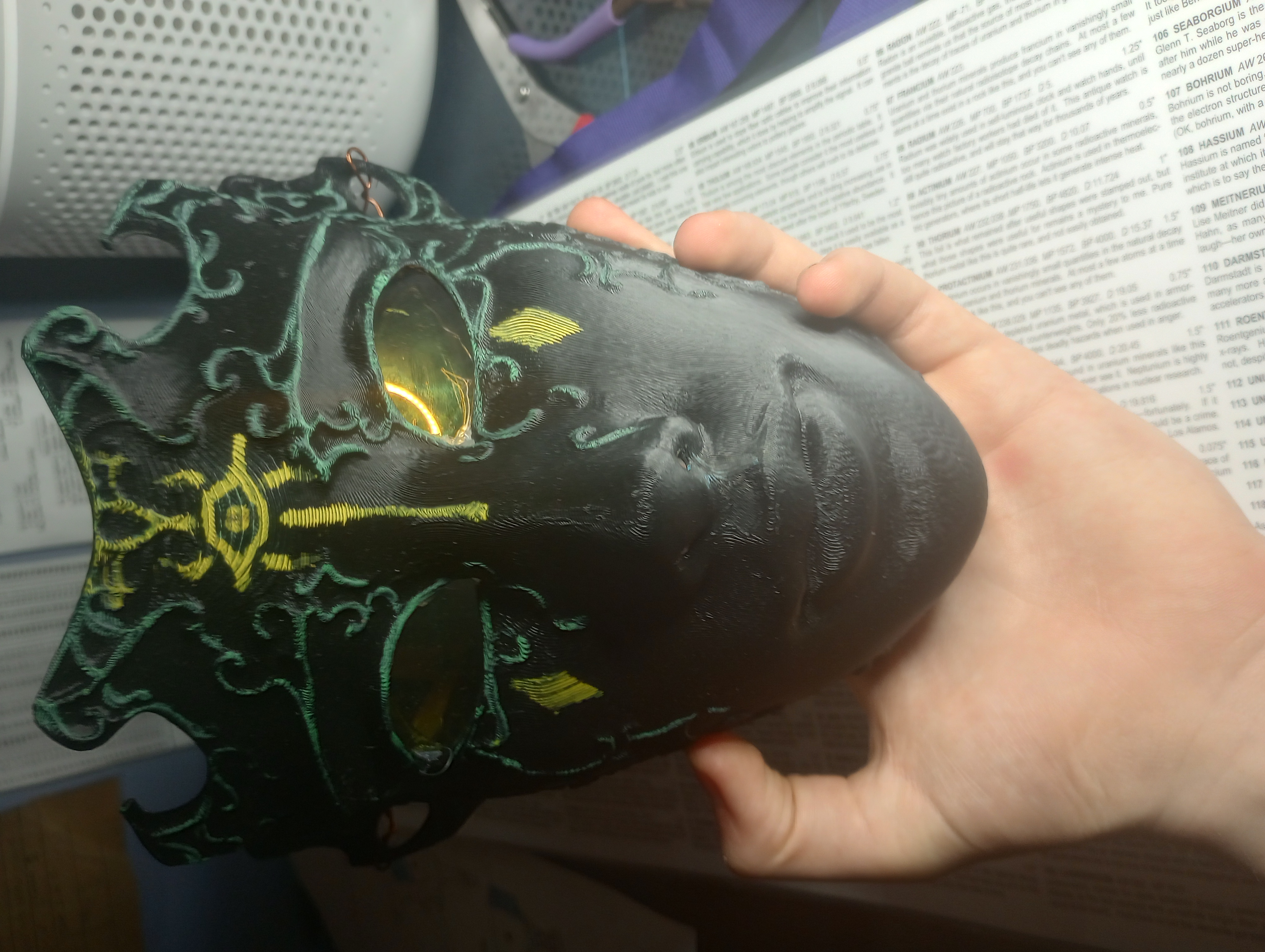 Venetian mask, Built-in supports removed