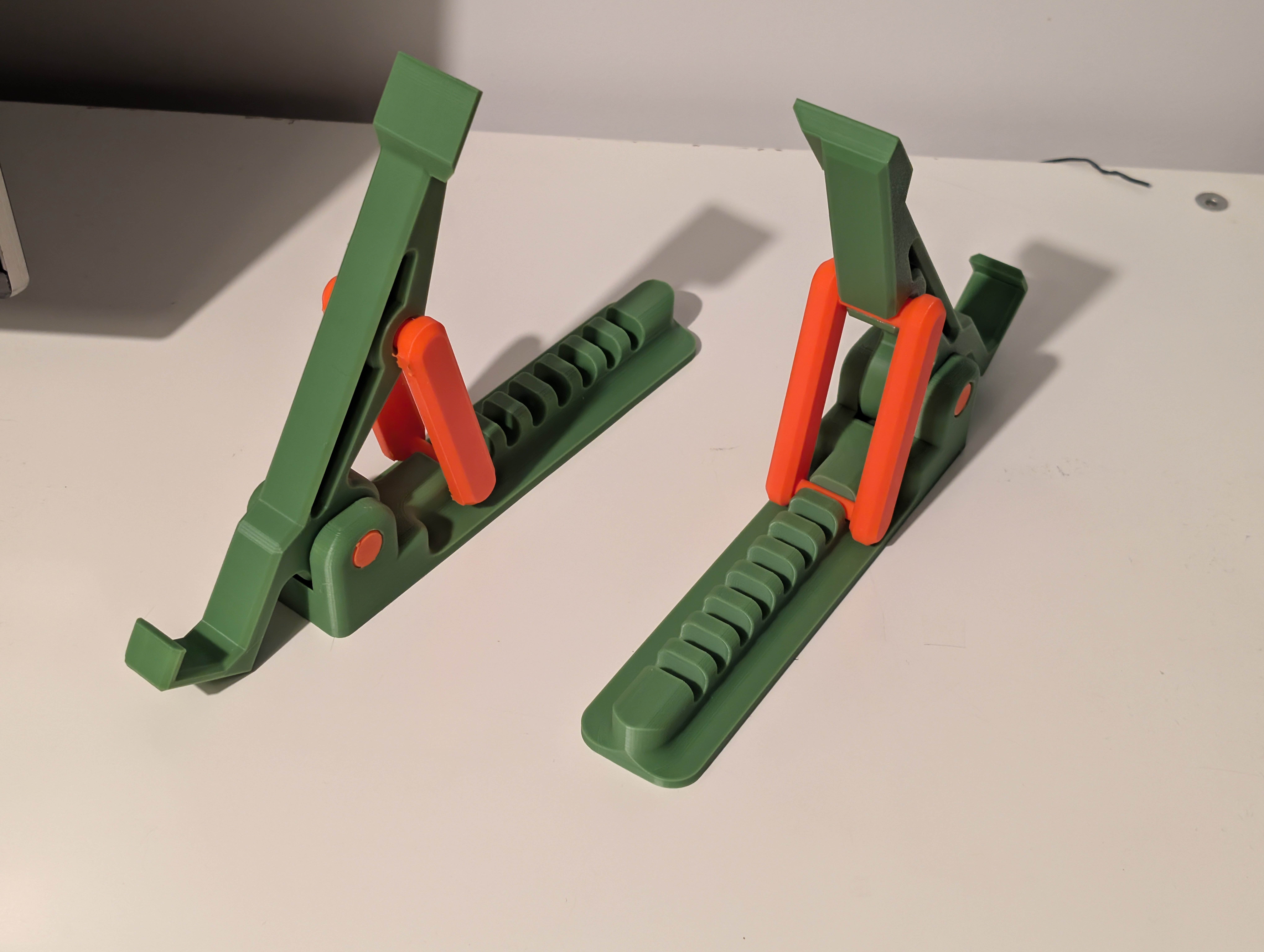 Smaller Laptop Adjustable Laptop Stand Simple and Strong