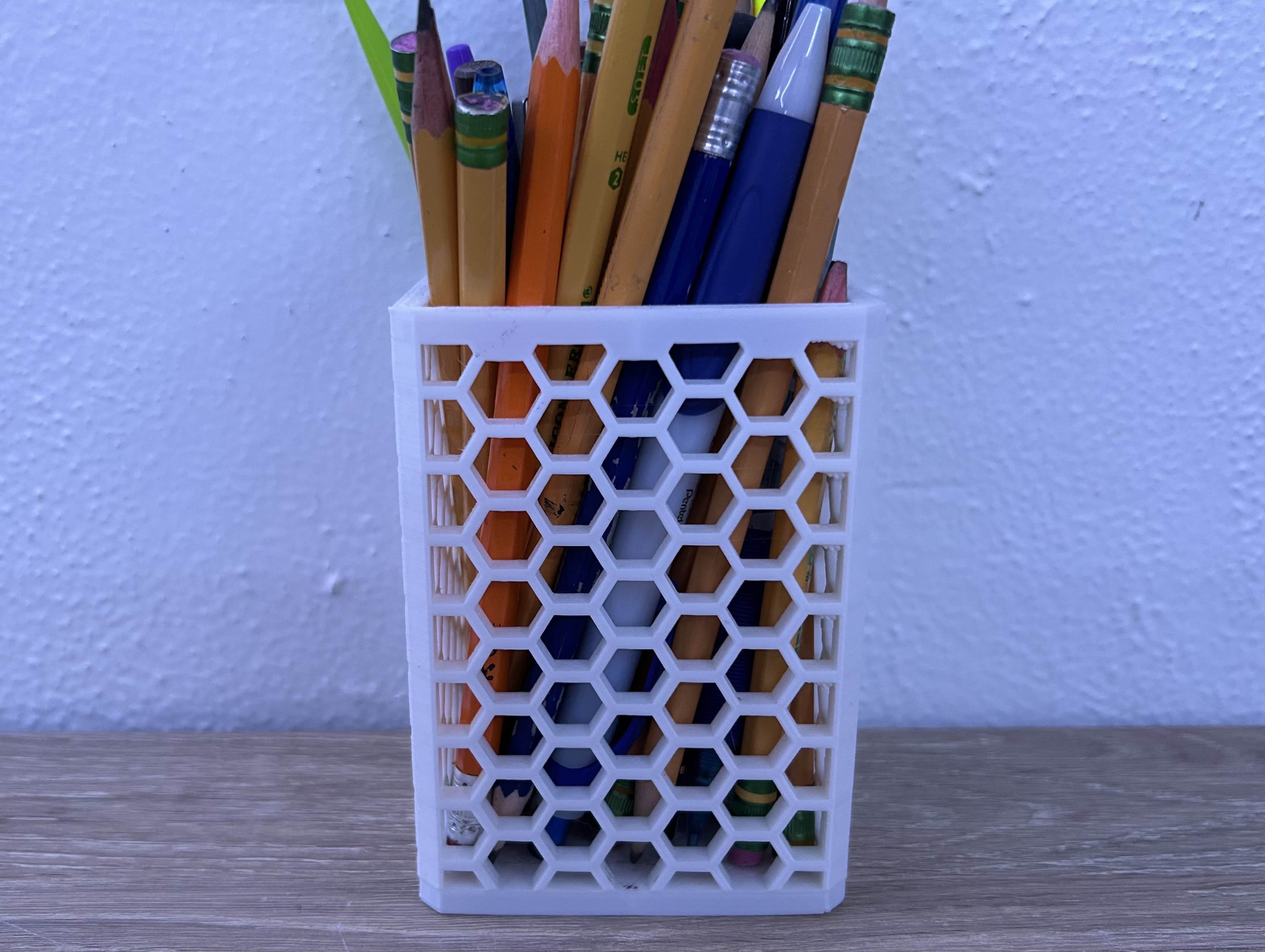pencil / pen holder (saupportles)