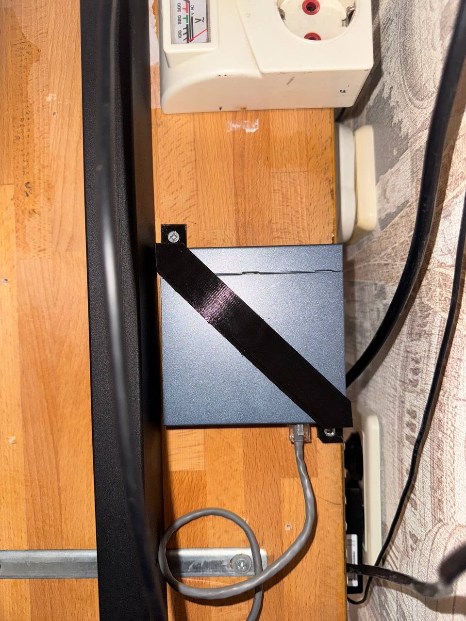TP-Link TL-SG105 Diagonal mount