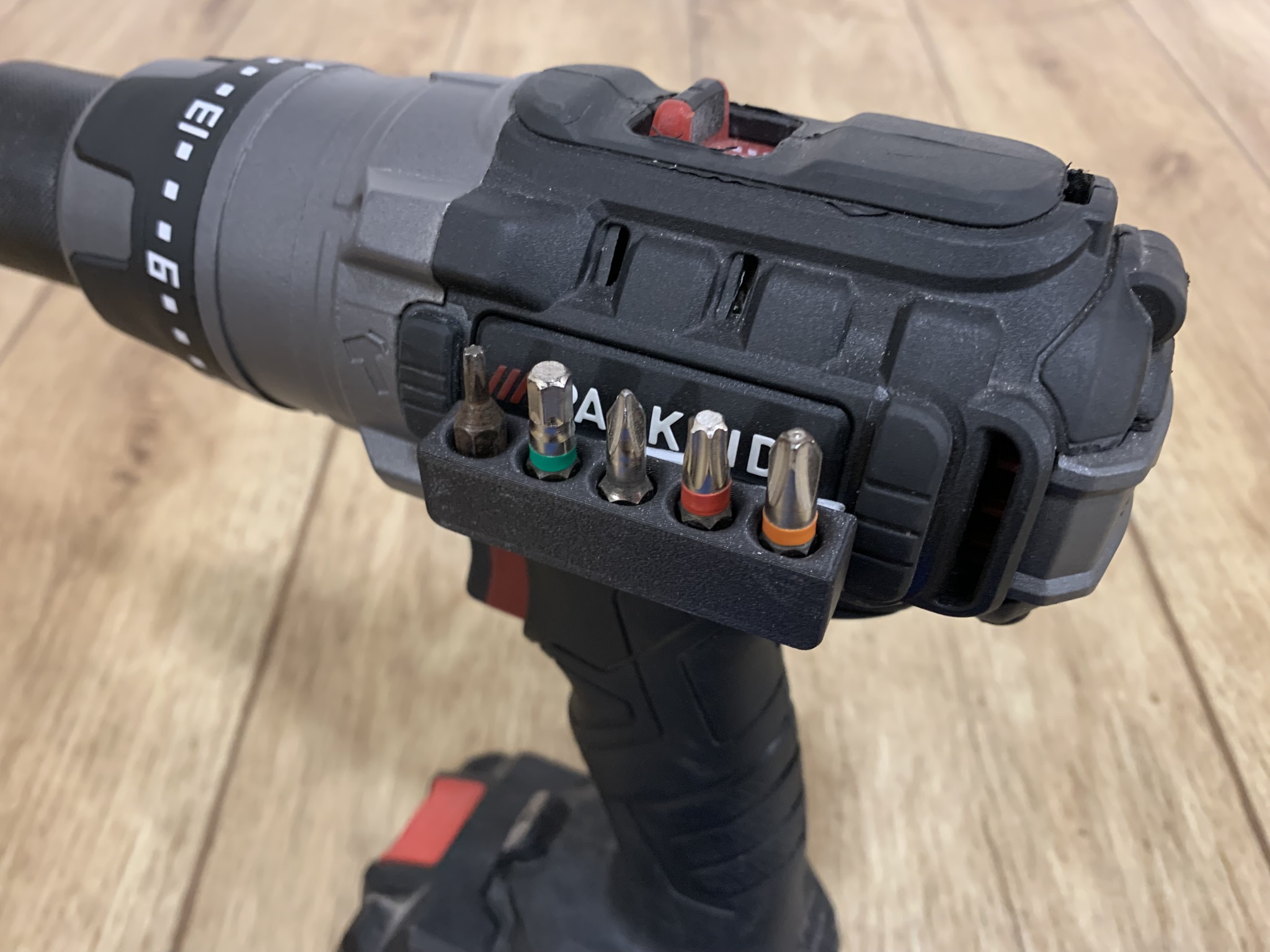 Magnetic bit holder