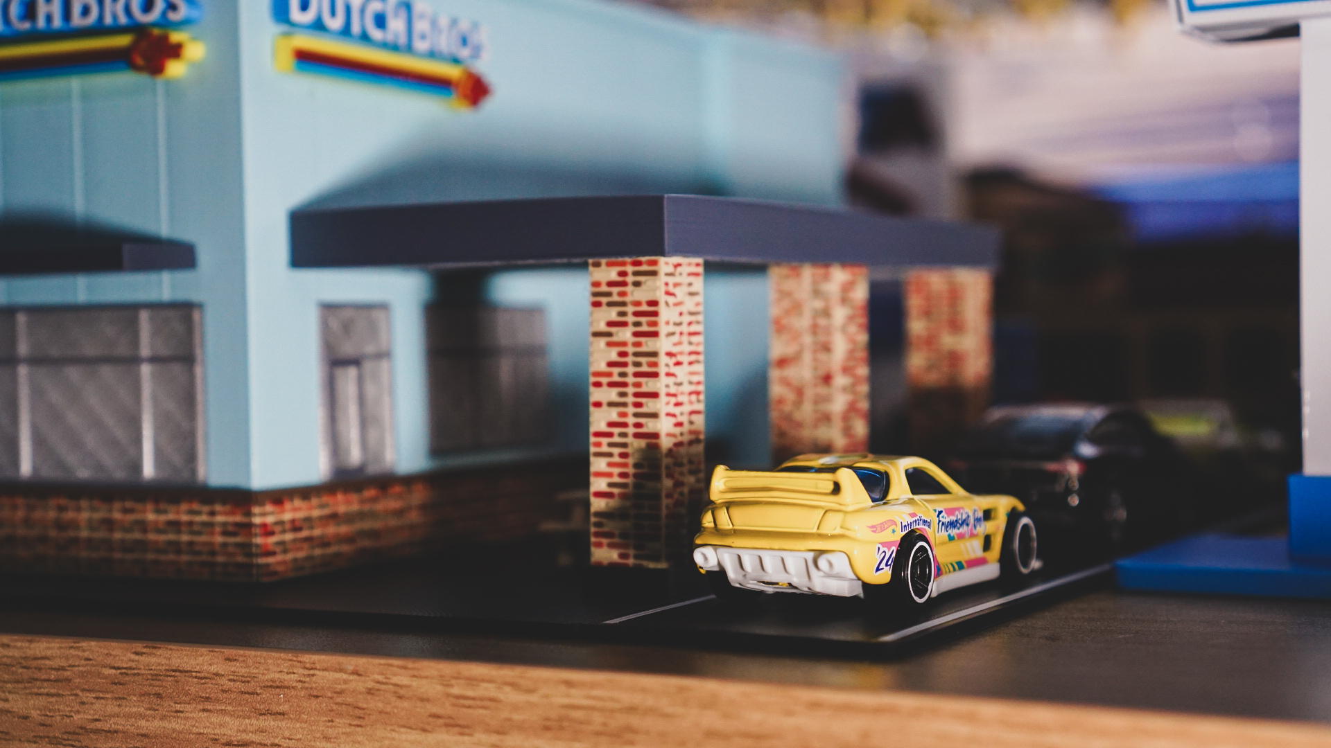 Dutch Bros Coffee Model Set - 1:64 Scale Diorama — thumbnail 10