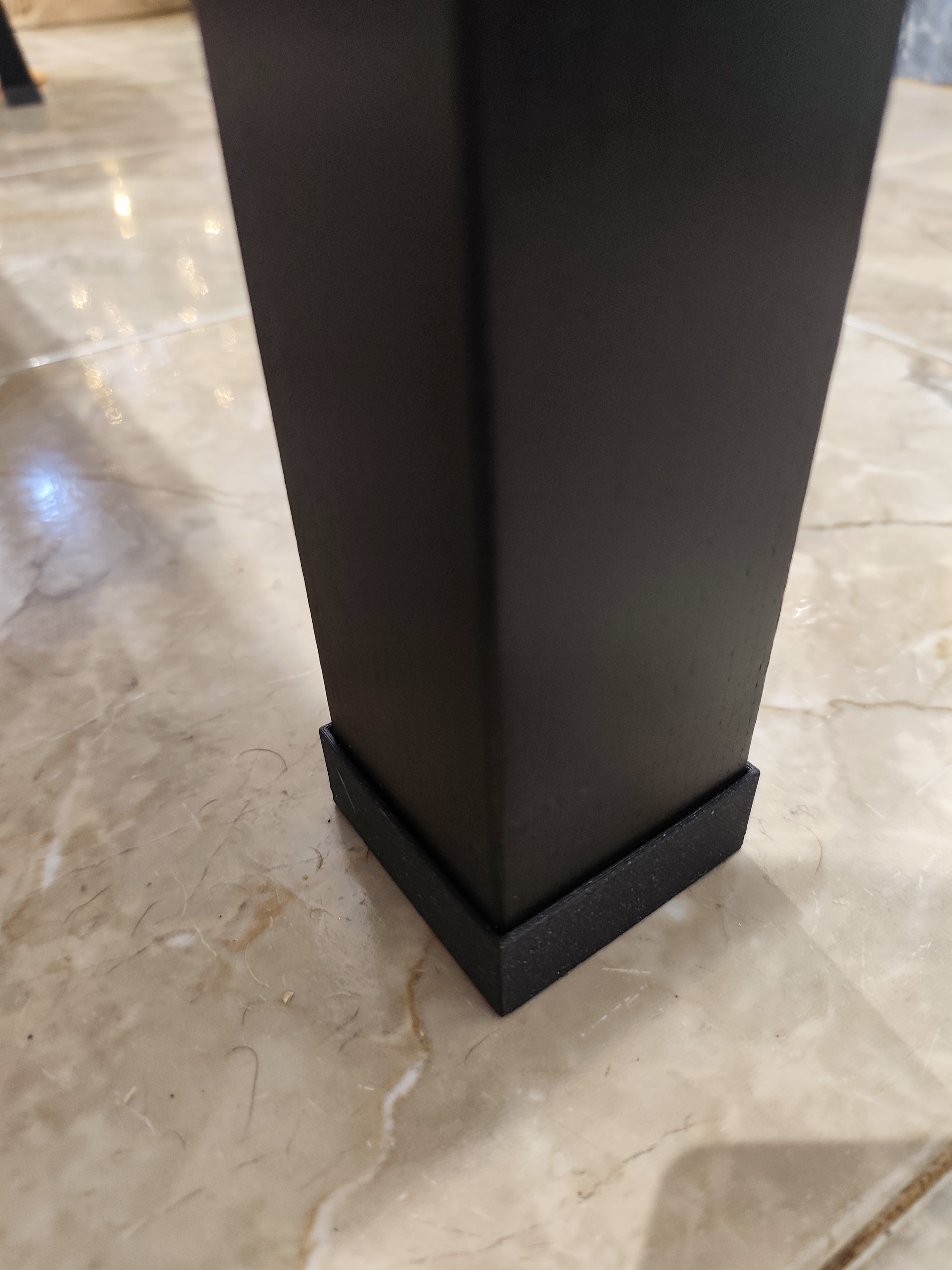 Contera para patas de la mesa ALHULT de IKEA
