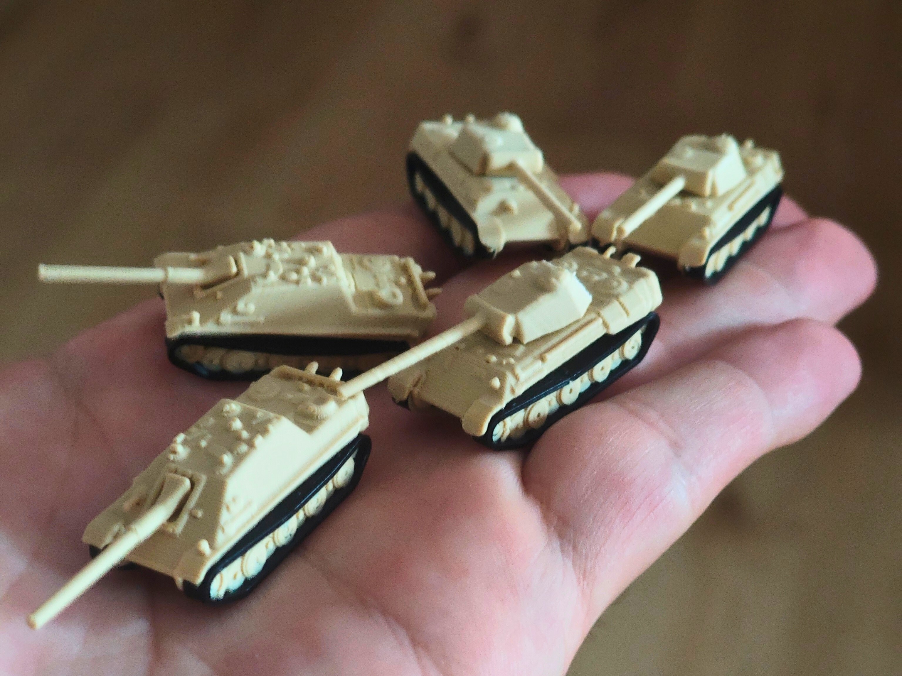Miniature Panzerkampfwagen IV Panther tanks