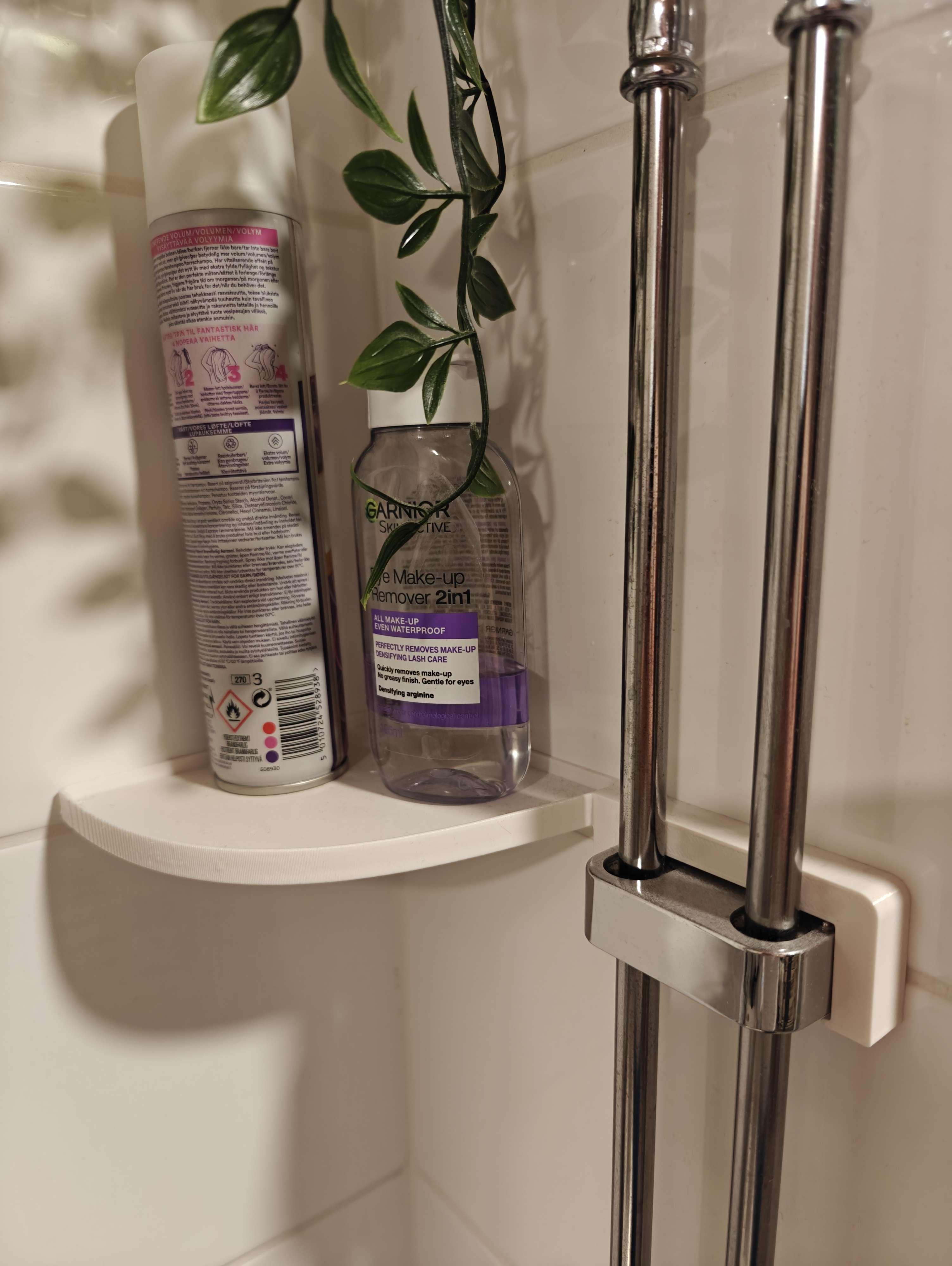 Bathroom corner shelf utilizes pipe mounts