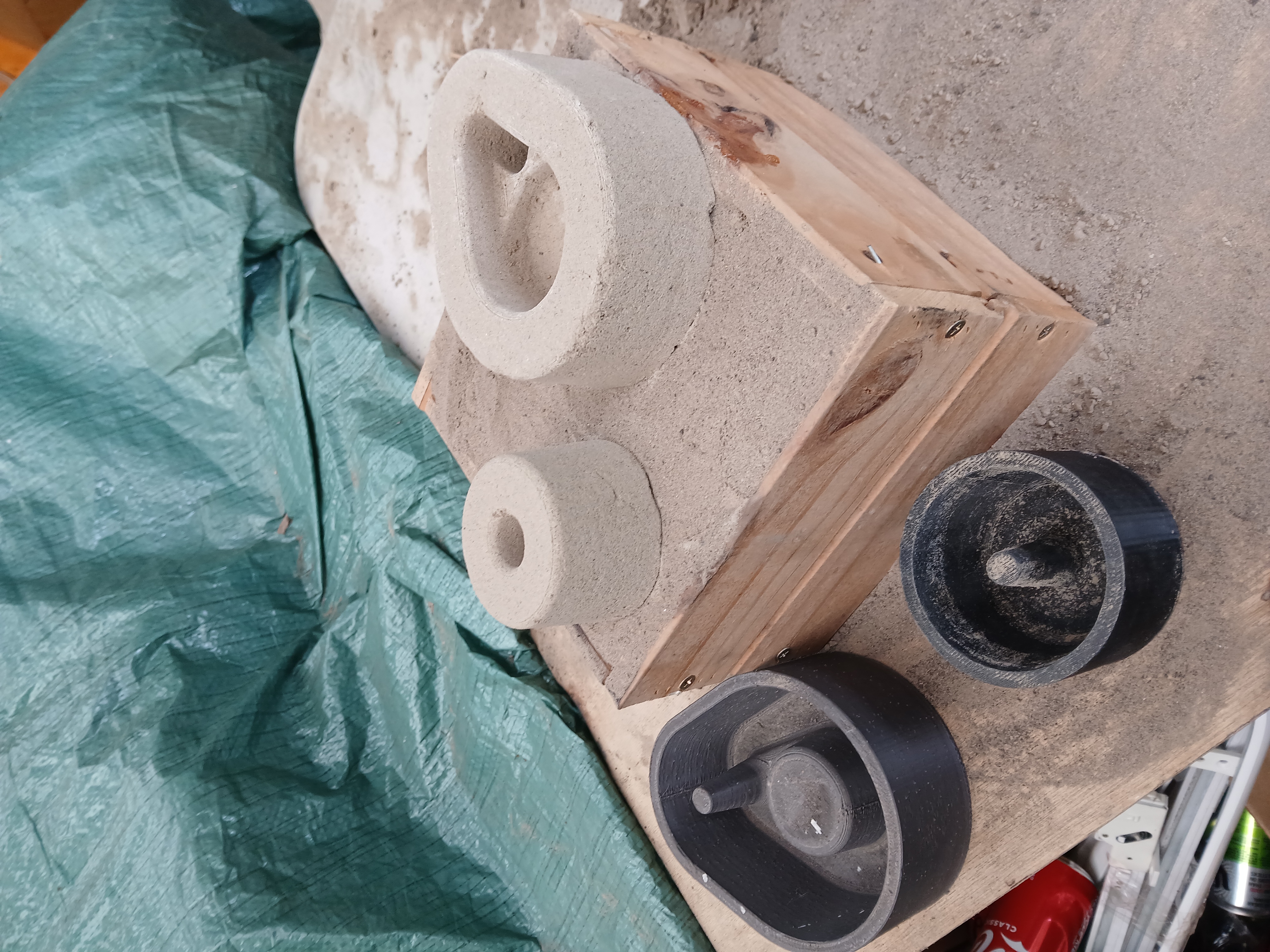 Sand casting riser and pour basin molds