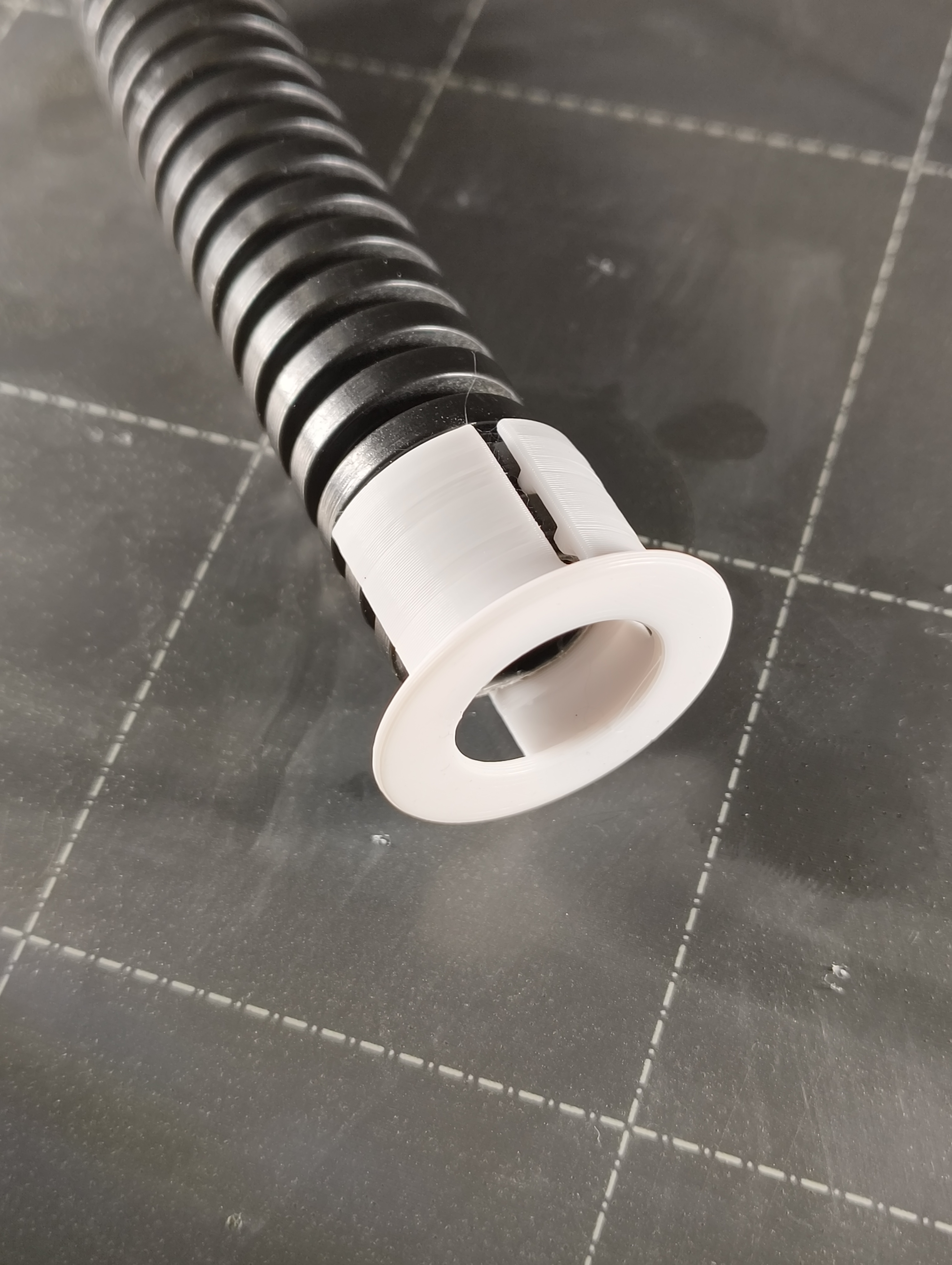 Conduit Pipe Clip on Flange  (Wellrohr/Flexrohr)