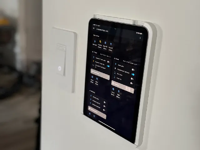 iPad Mini 6/7 Wall Mount Holder Portrait / Landscape