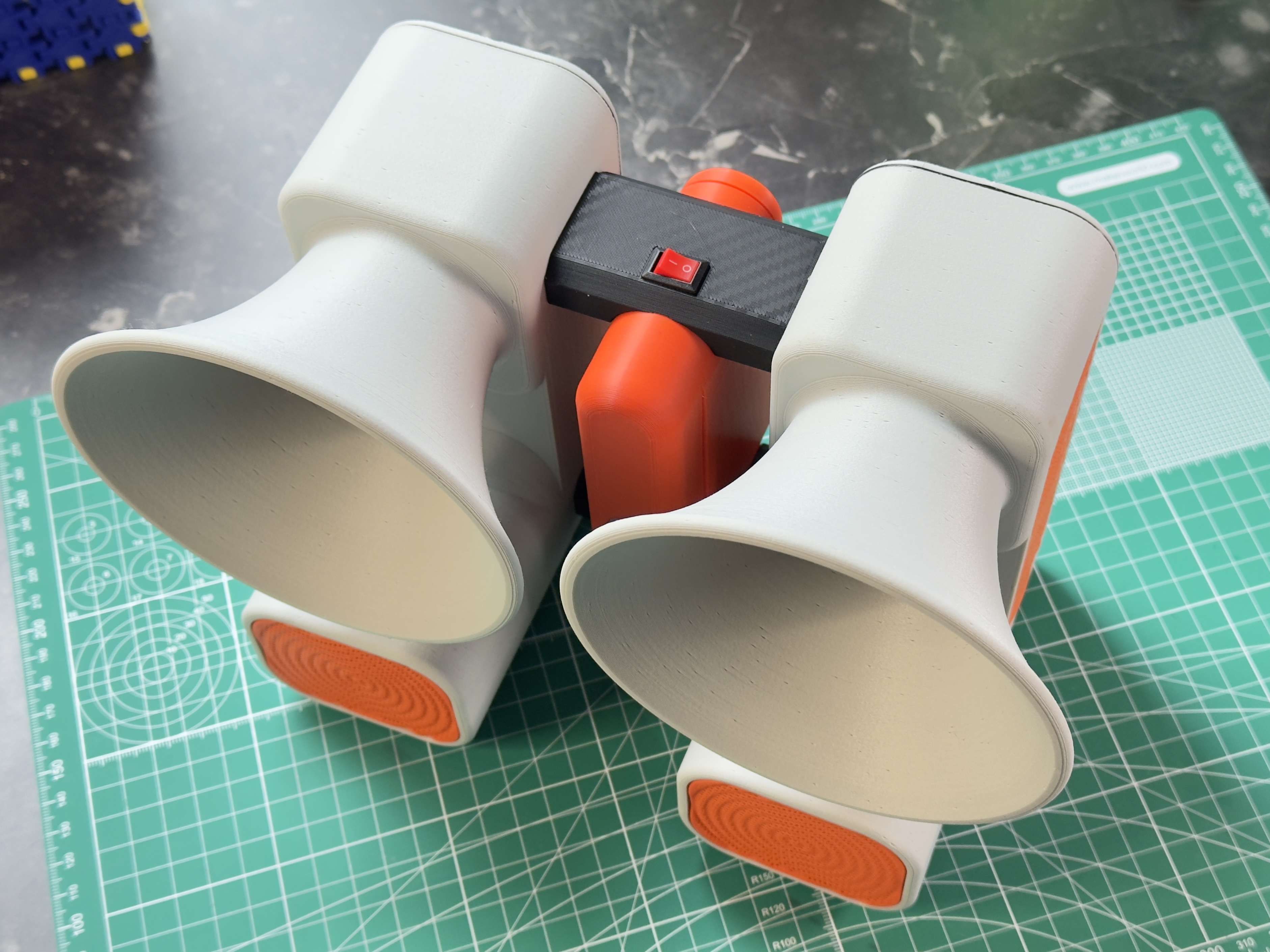 Miniatura 2 do modelo 3D Tiny John - Open Source Bluetooth Speaker