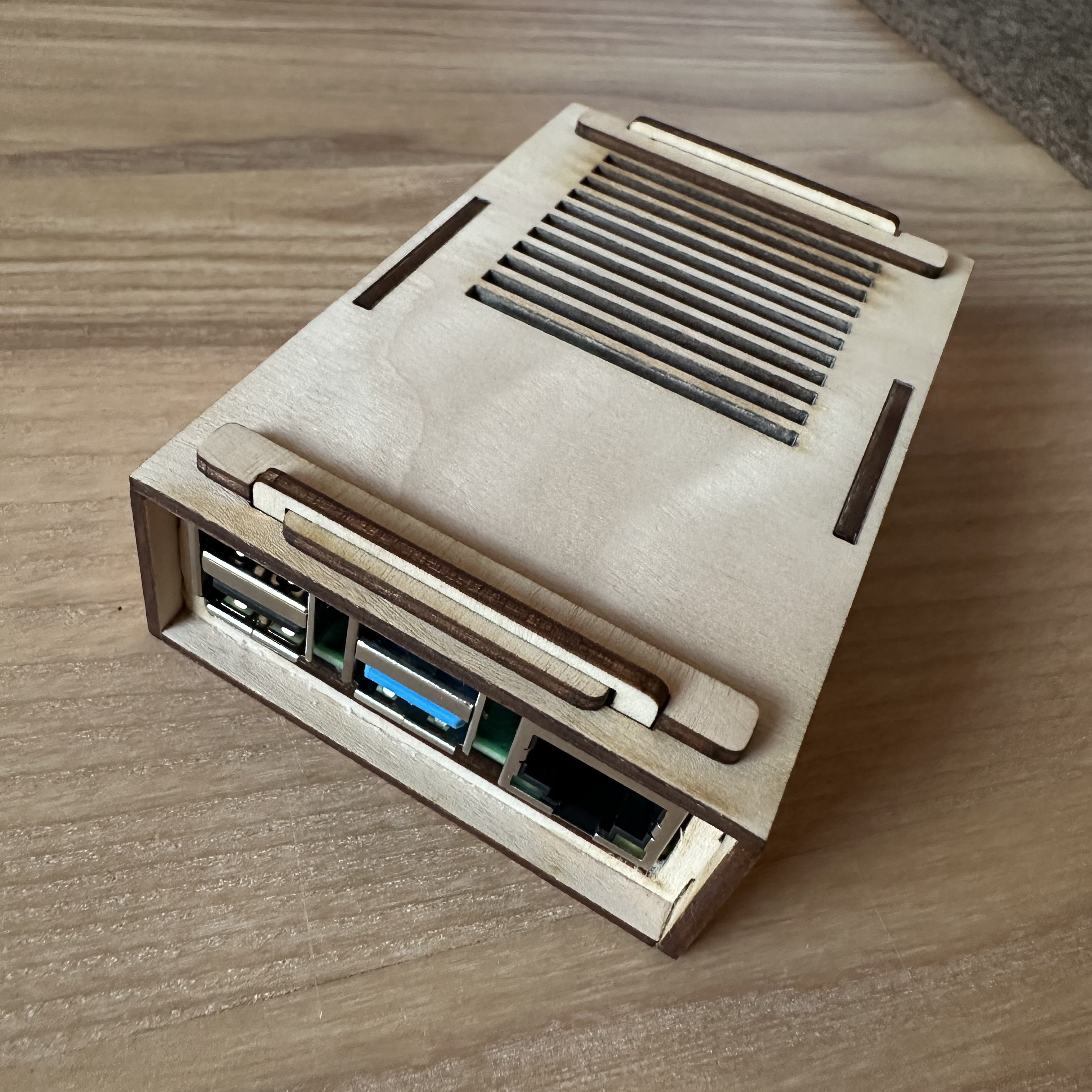 Screwless Raspberry Pi Lasercut Case — miniatura 3