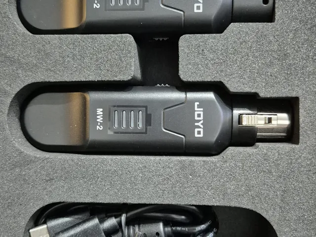 XLR Transmitter & Receiver Adapter charging stand