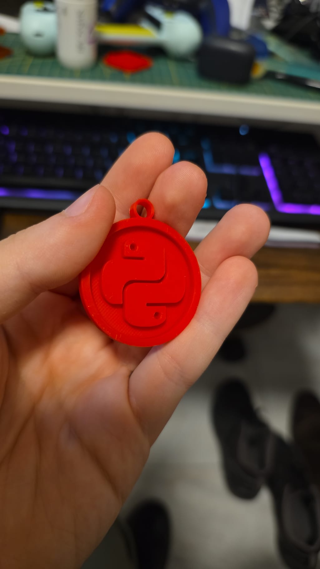 Python Logo Keychain – A Must-Have for Programmers & Tech Enthusiasts — miniatura 3