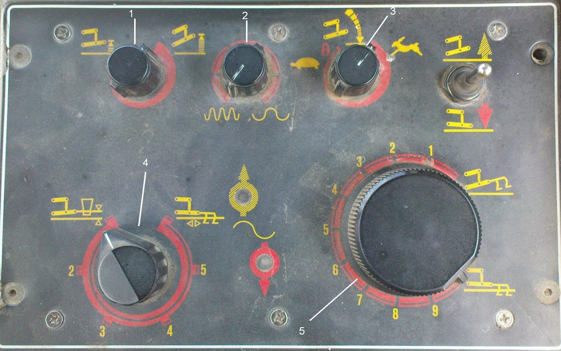 Massey Ferguson 3060 EHR (Electro-Hydraulic Hitch control) Control panel