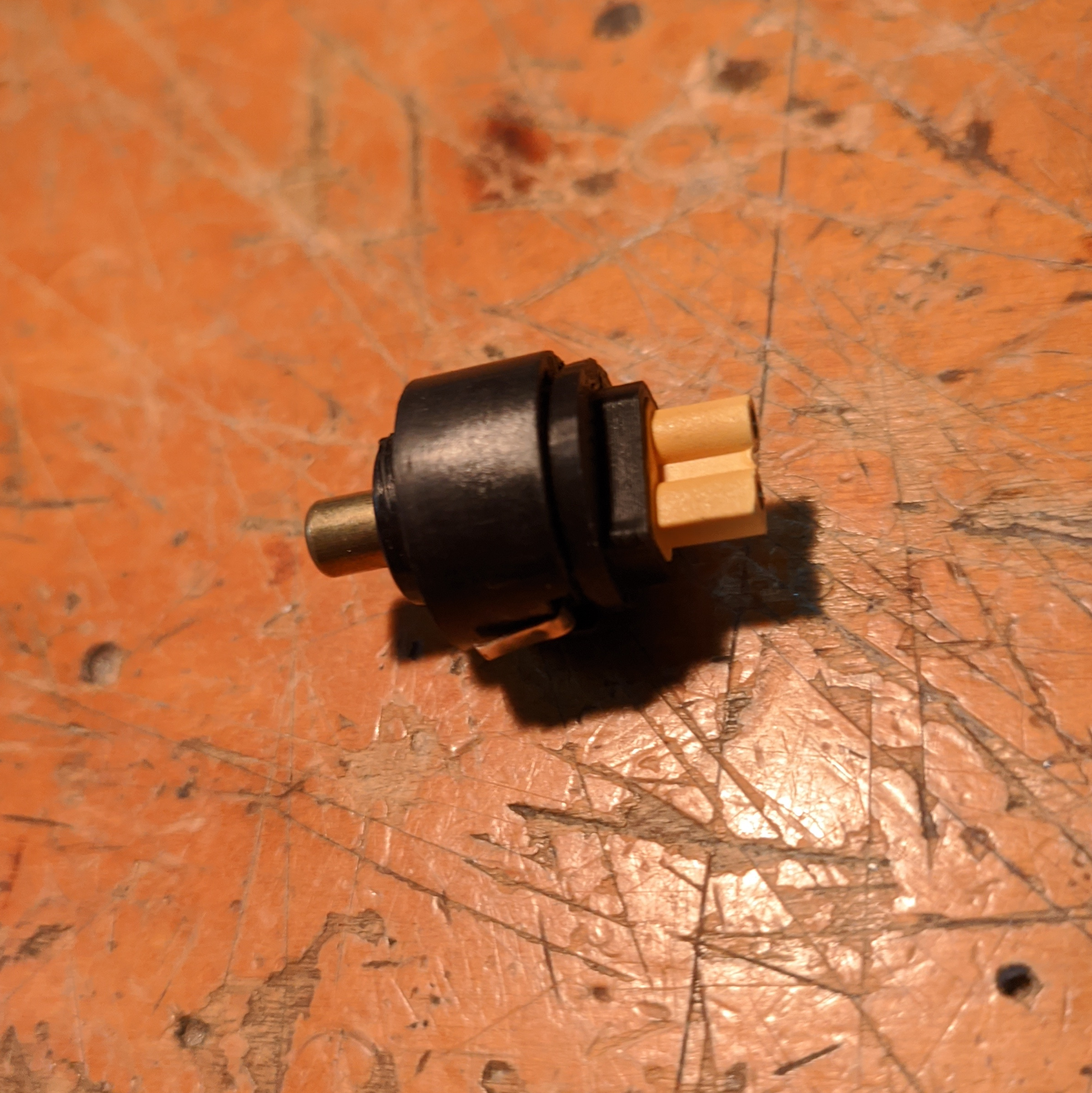 C8 Flashlight XT30 mod for remote switch — thumbnail 2