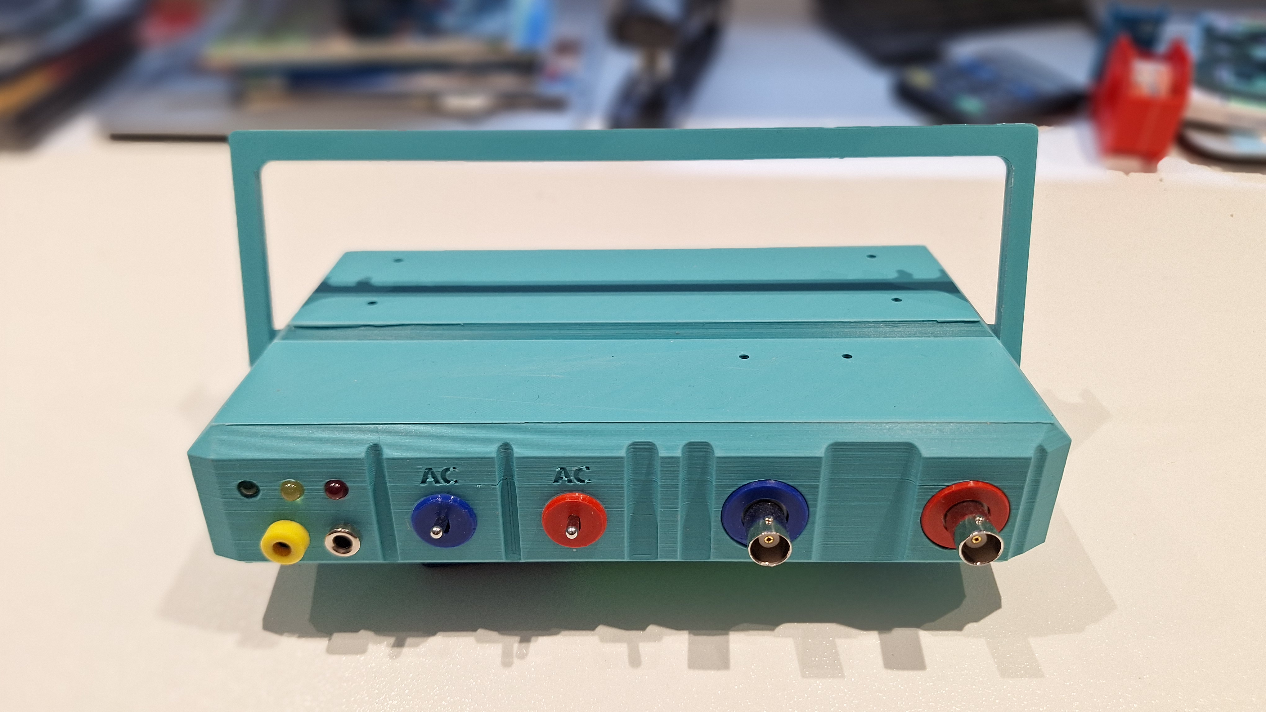 Case for Osciloscope Scoopy (board DSO/FSCOPE-500K) modified for sub-D, LED arrangement and switch