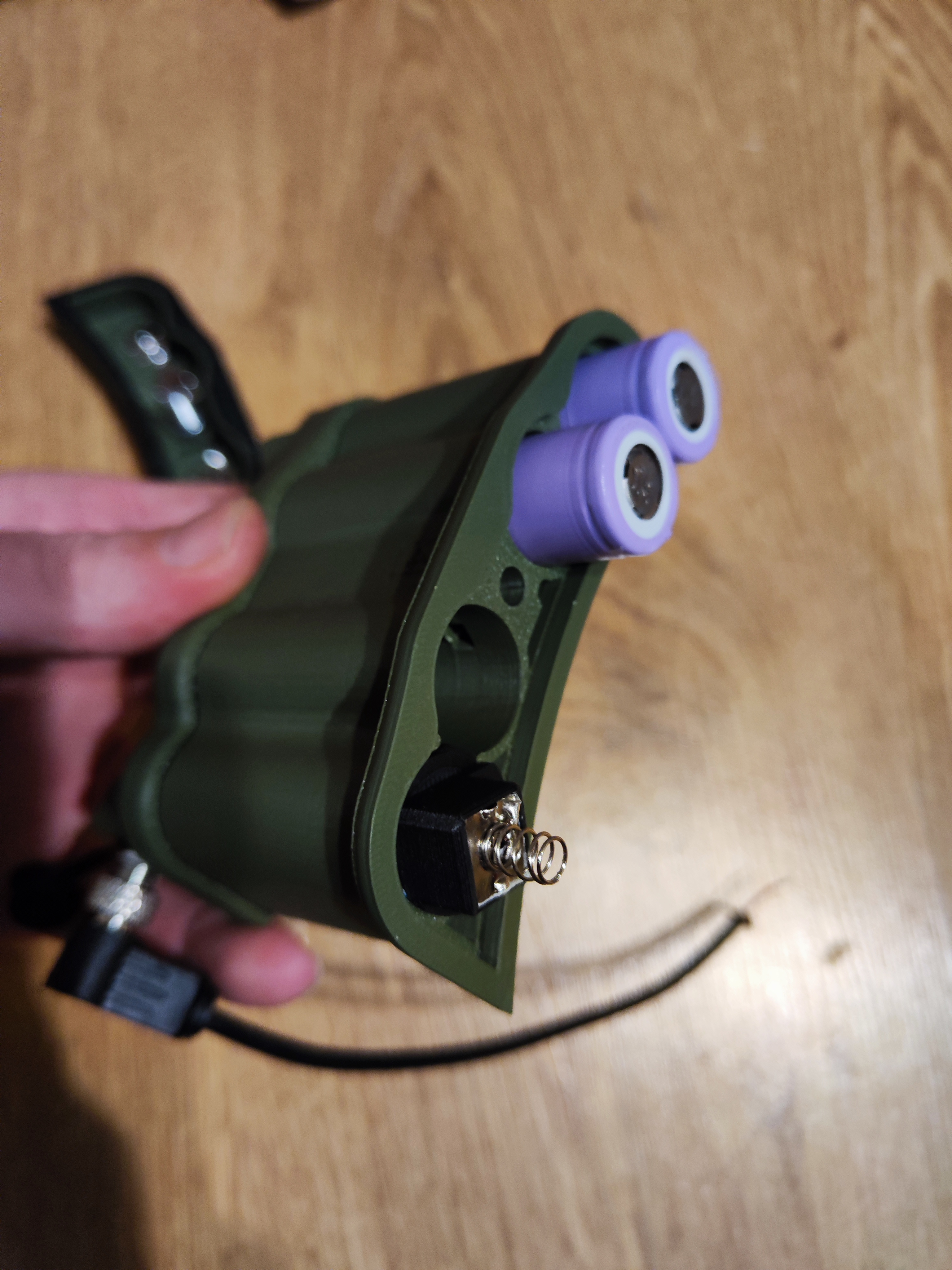 Helmet mounted battery pack vor PVS840 thermal binocular or others. — miniatura 9
