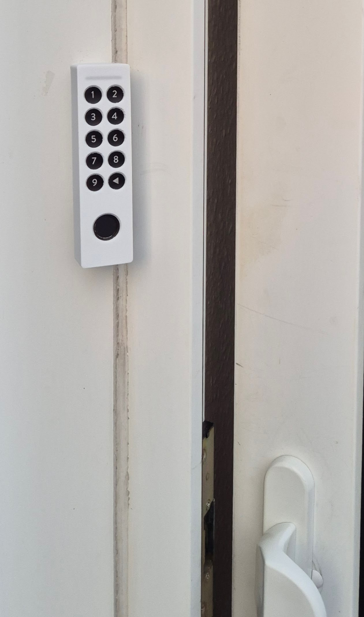 45° Angled Wall Mount for Nuki Keypad 2.0 – Better Visibility & Comfort