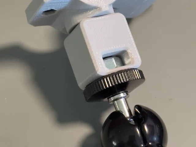 Mount "Plasticlamp" to ¼"-20 thread