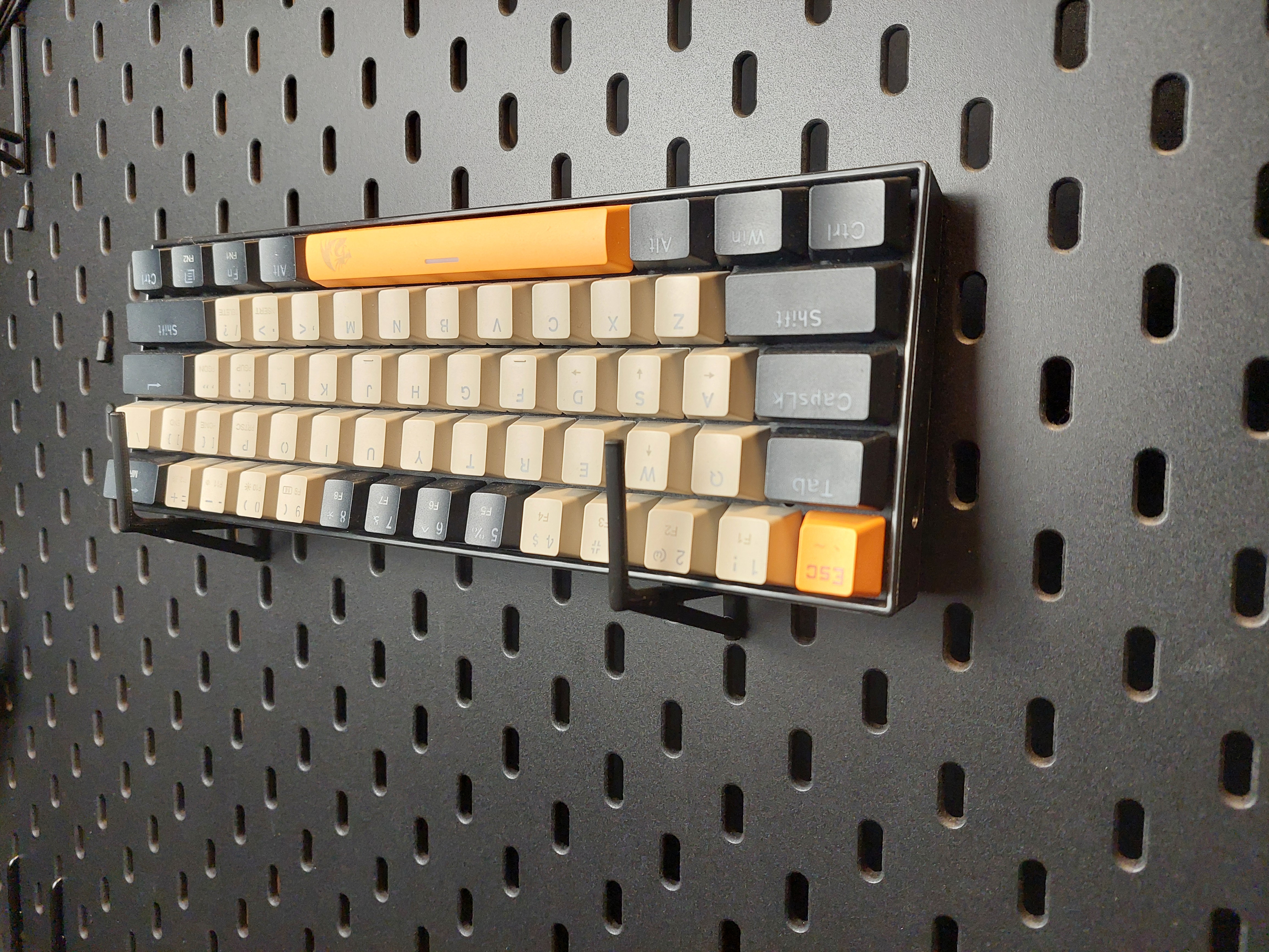 Keyboard holder for Ikea Skadis Boards