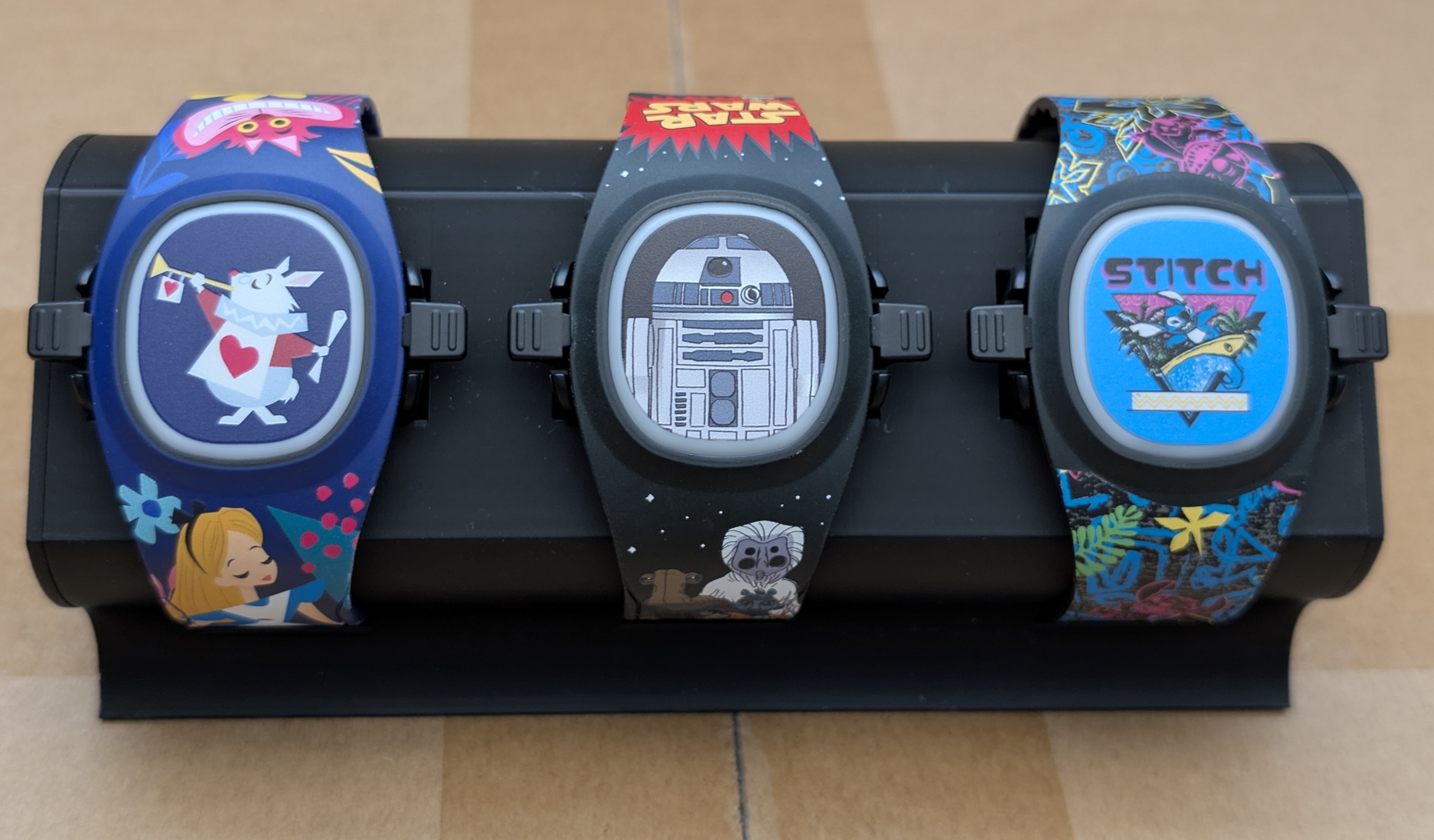 MagicBand+ Docking Station with Protective Shell — thumbnail 3