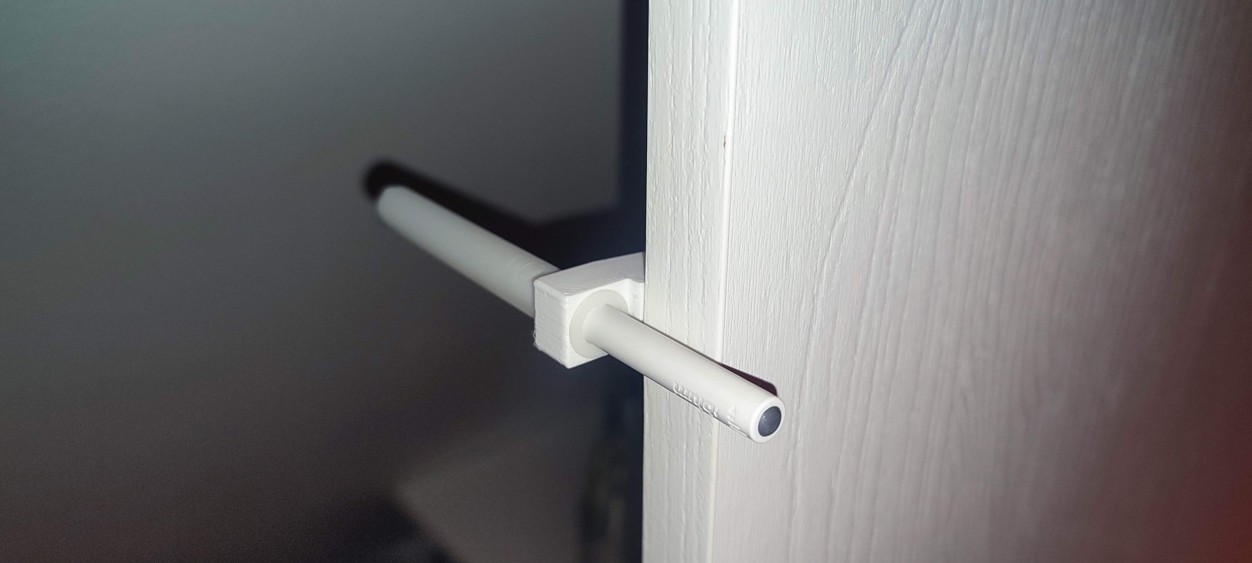 Blum TIP-ON adapter on the back of the board
