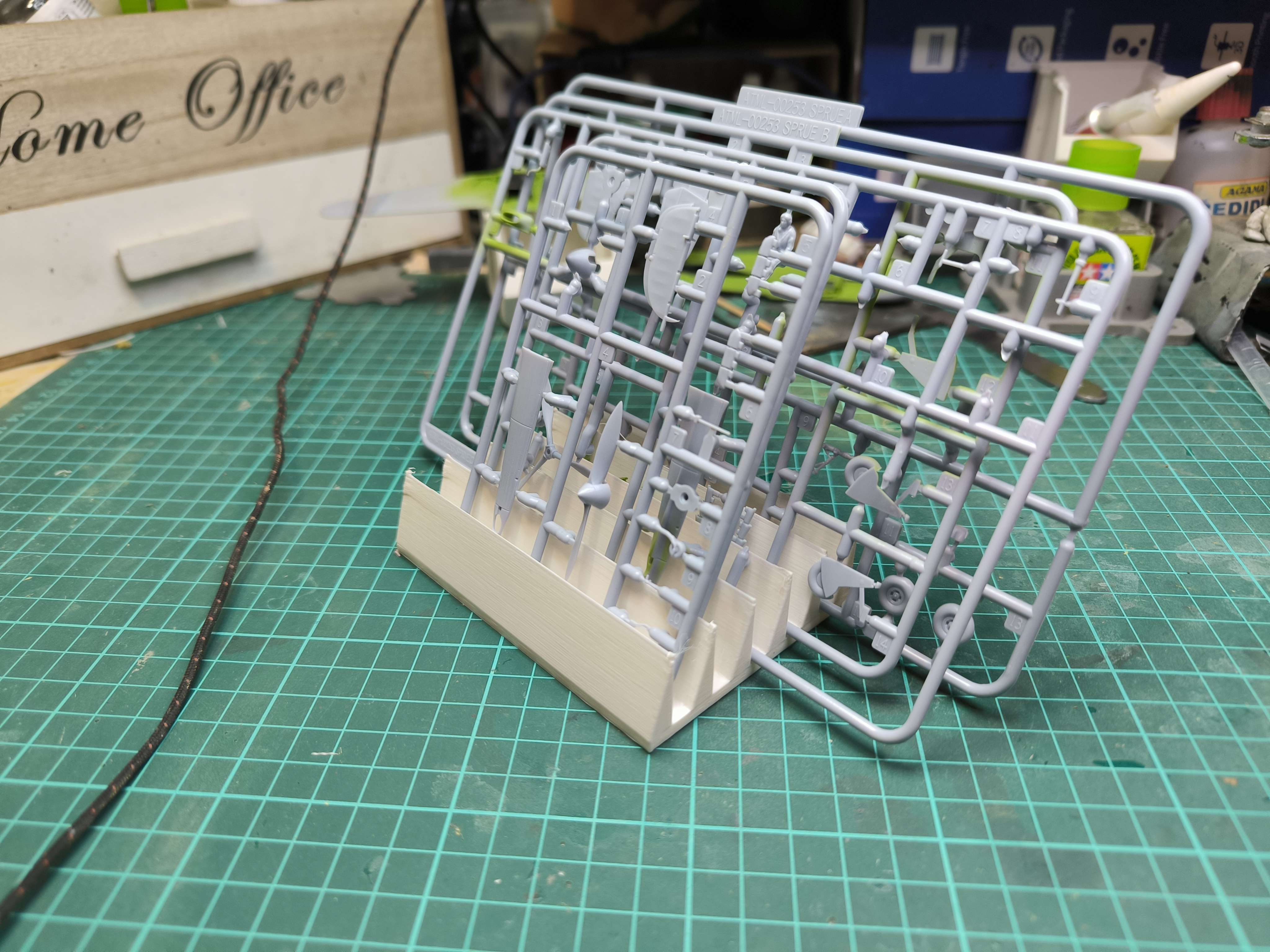 Stand for plastic model frames