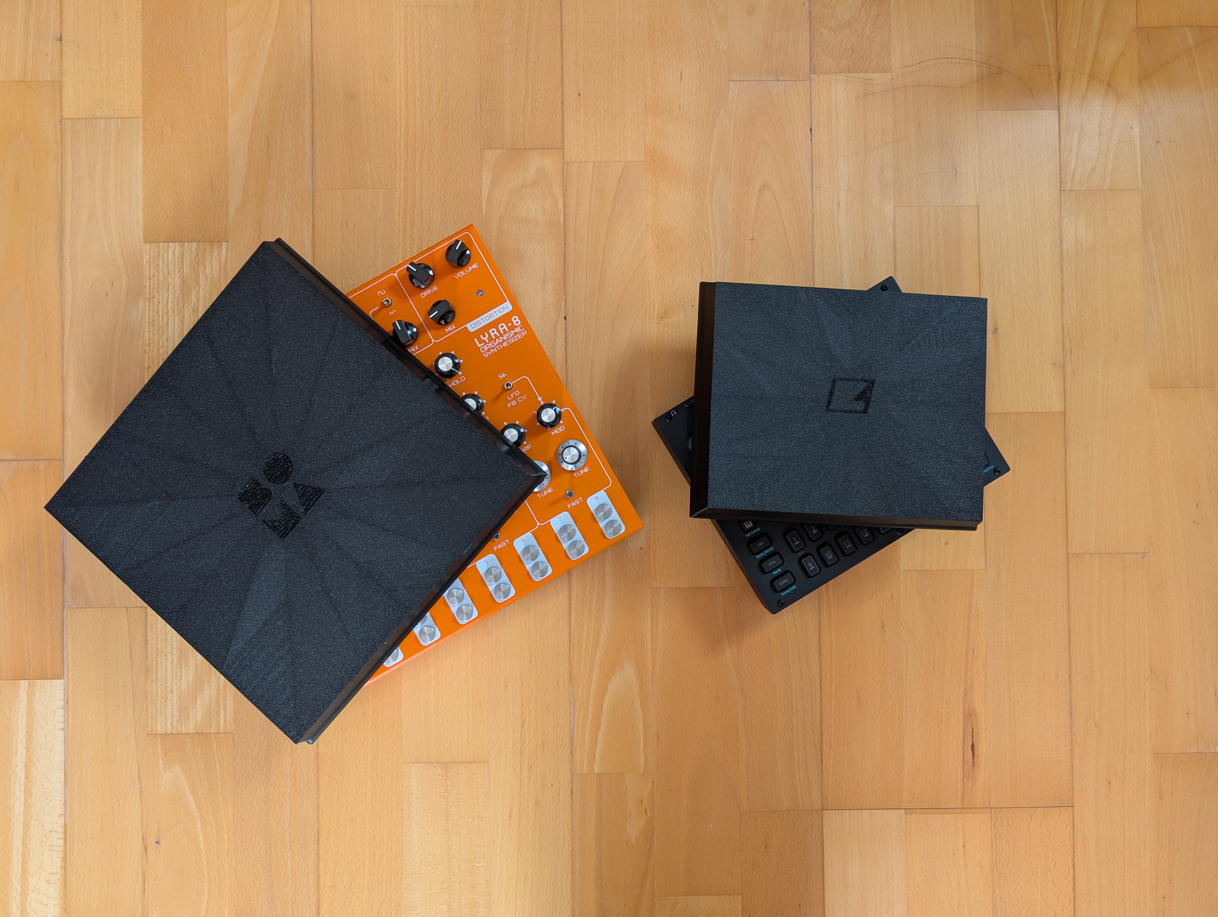 Parametric Decksaver (spiral vase option, universal: fits all rectangular Synths)