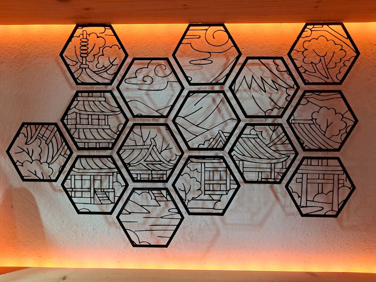 Wall-decoration - Hexagons displaying a japanese landscape