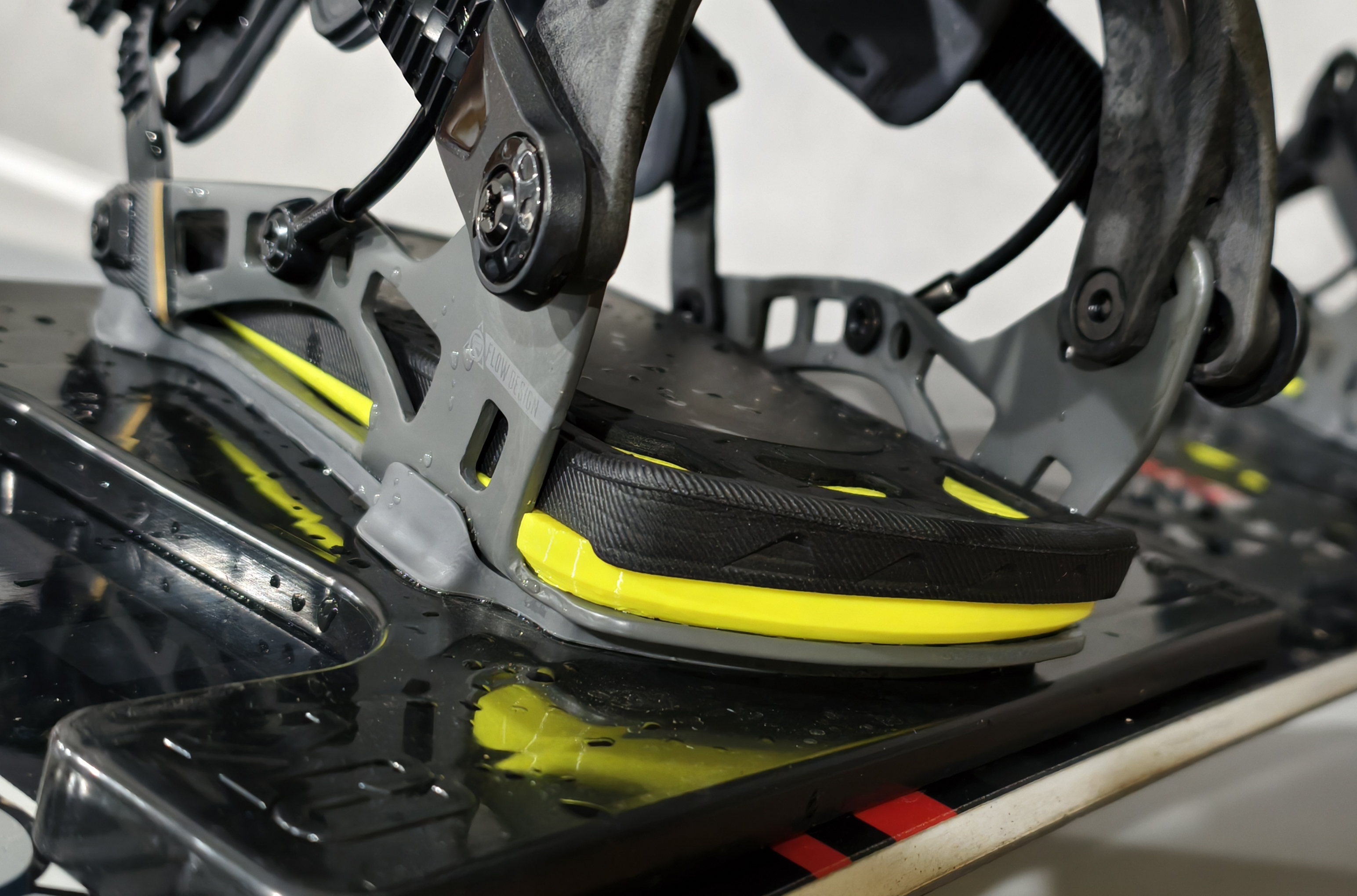 Flow NX2 Carbon bindings canted risers
