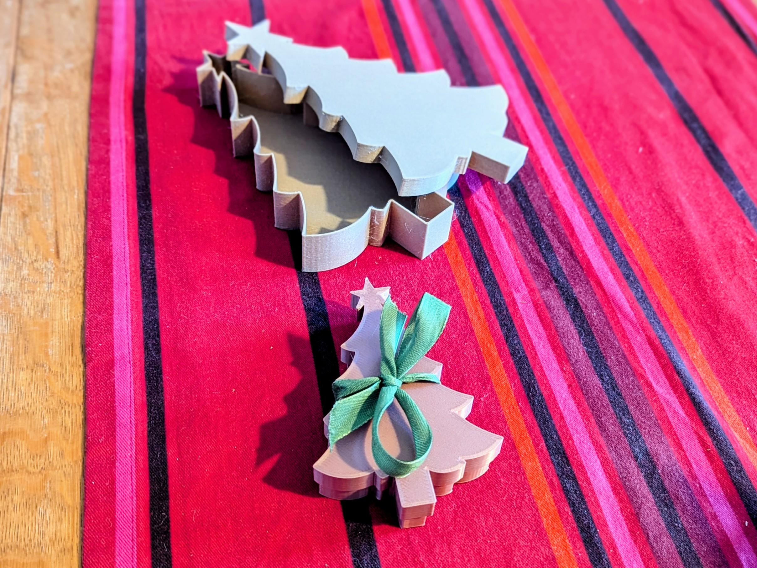Tree shaped Christmas gift box | 2 sizes | fast print