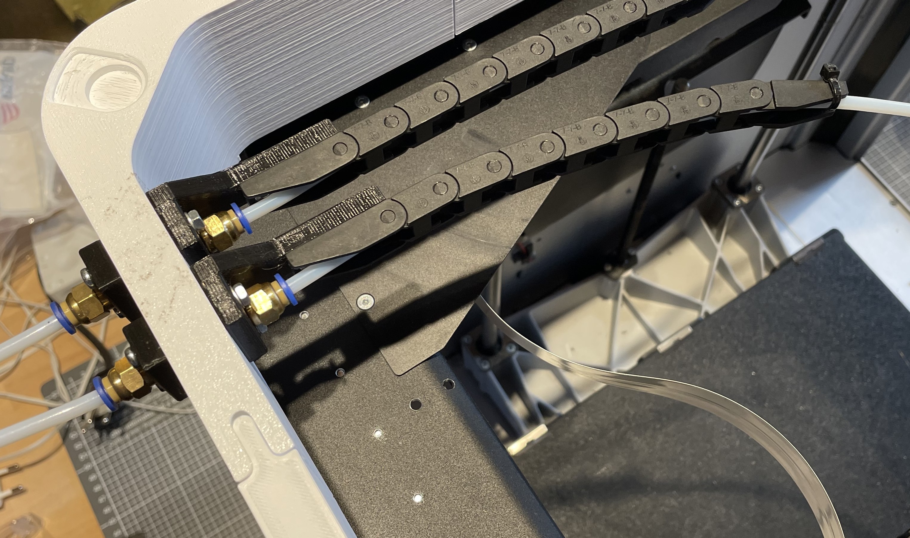 Filamentdurchführung und Schleppkettenhalter - Filament guide and drag chain holder