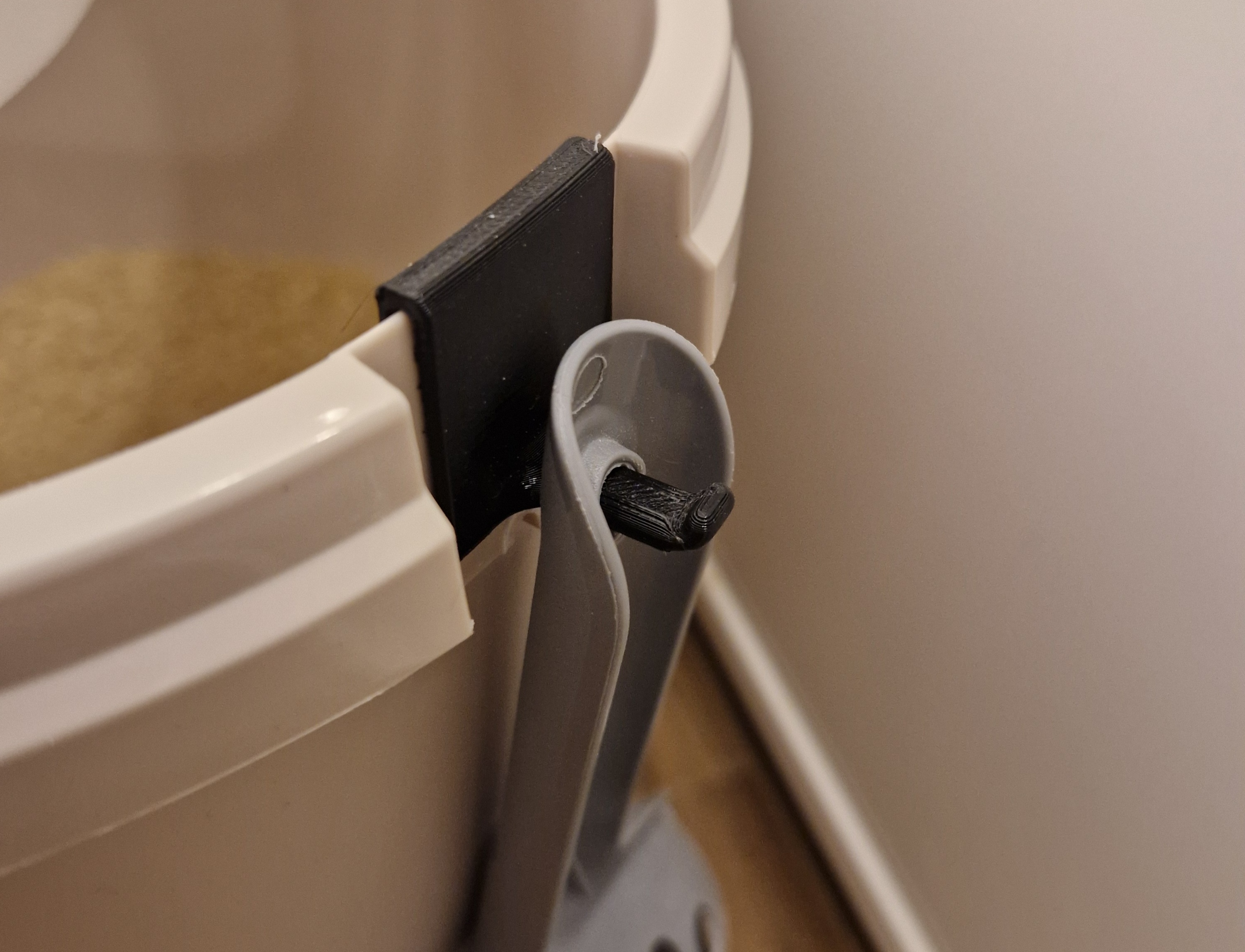 Savic Hop In litter box scoop hook