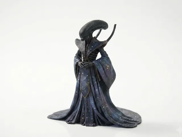 Alien Xenomorph Robed Figure Sci-Fi 3D Printable