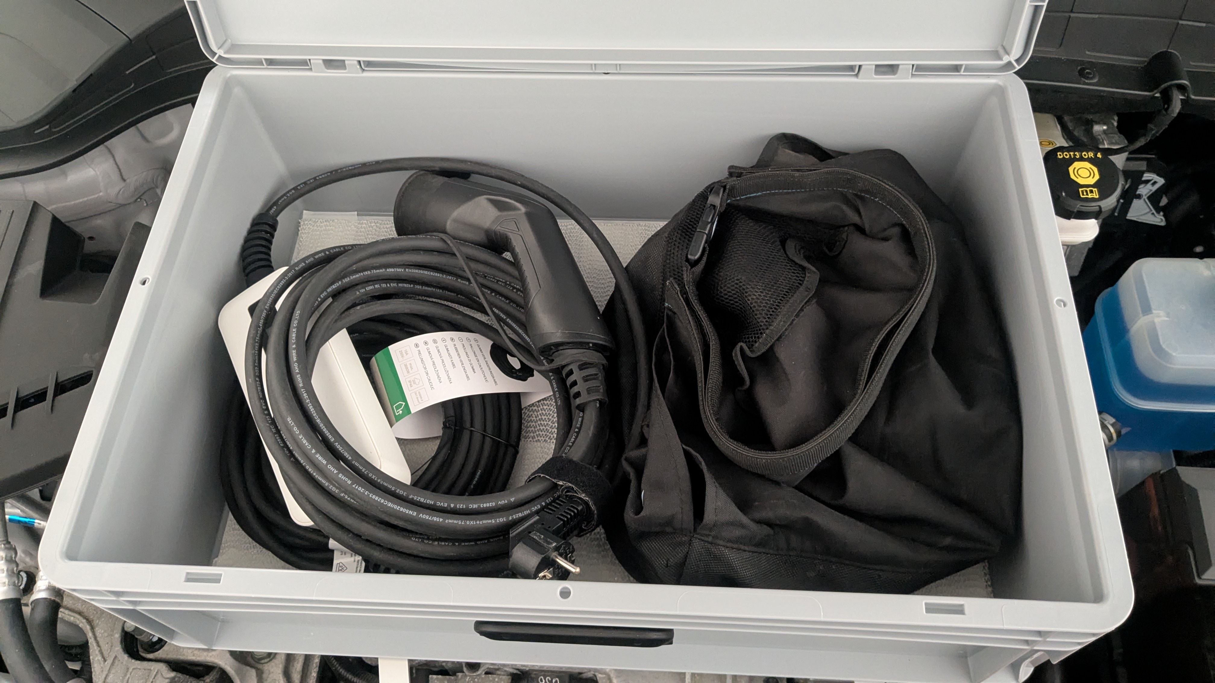 Hyundai Kona Electric 2020 frunk attachment
