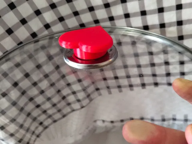 Heart-shaped lid handle