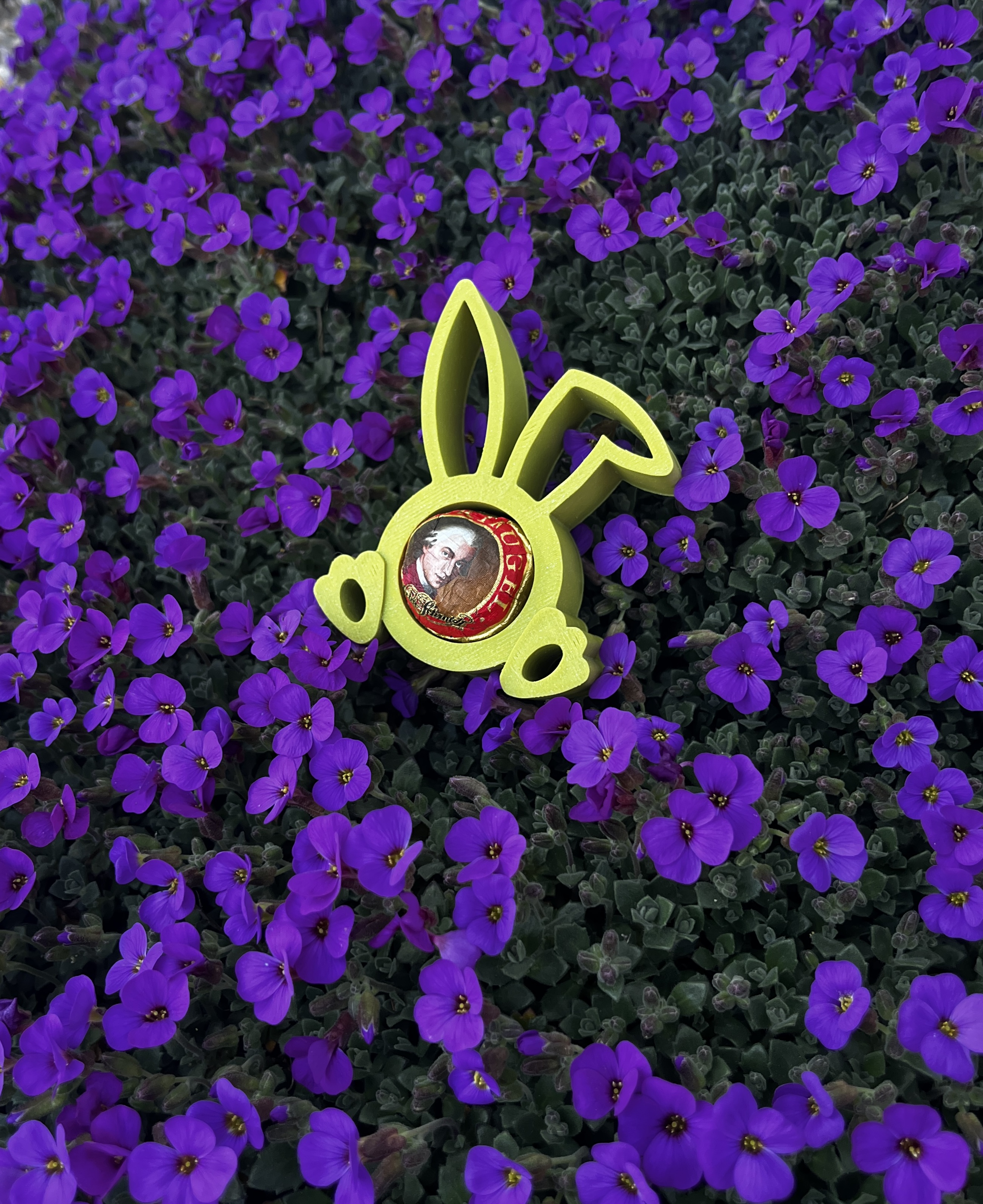 Bunny-shaped holder for Mozart Kugel 3D model