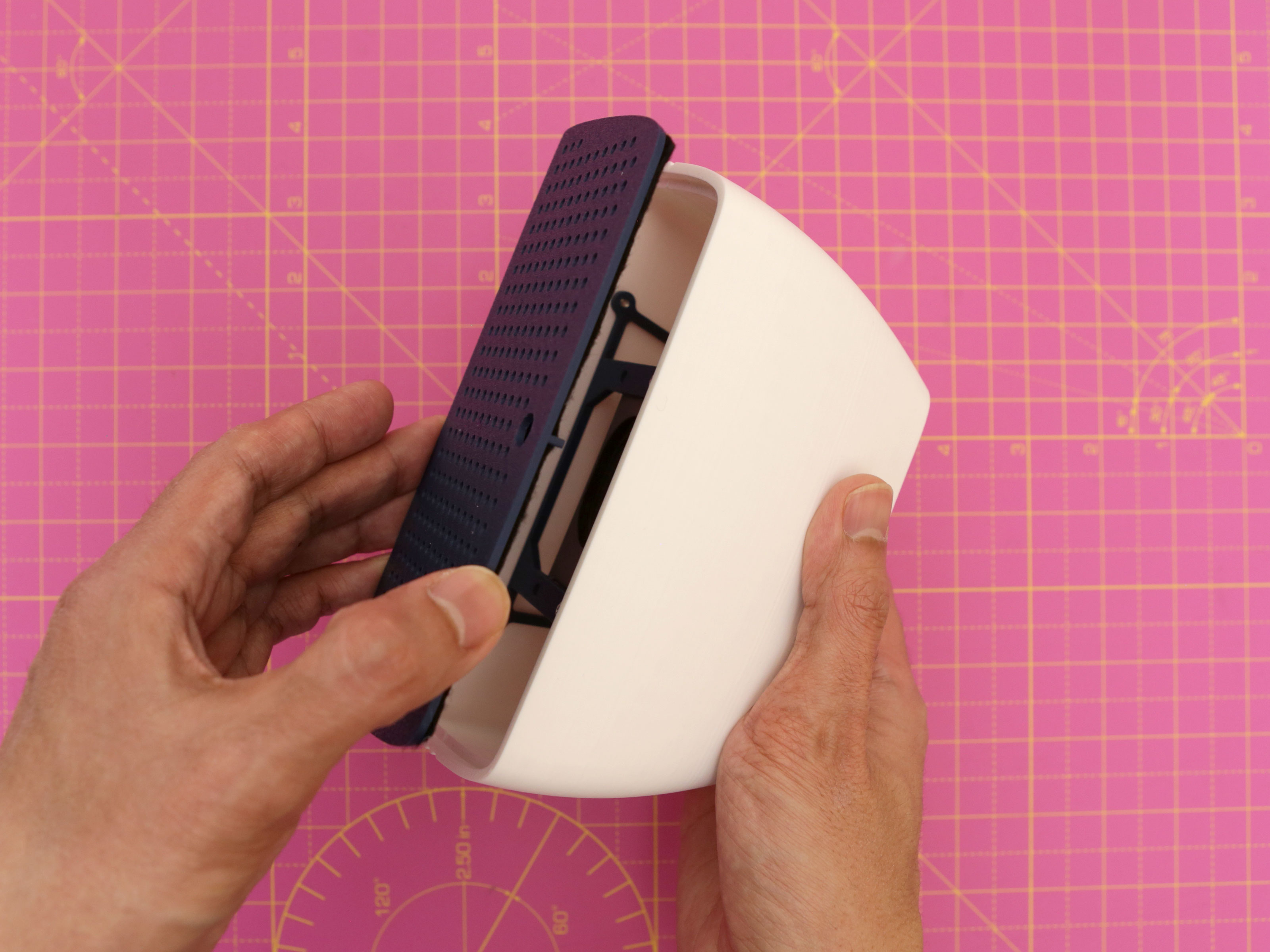 Severance Inspired Bluetooth Speaker — miniatura 9