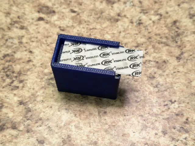 DE Razor Blade Dispenser