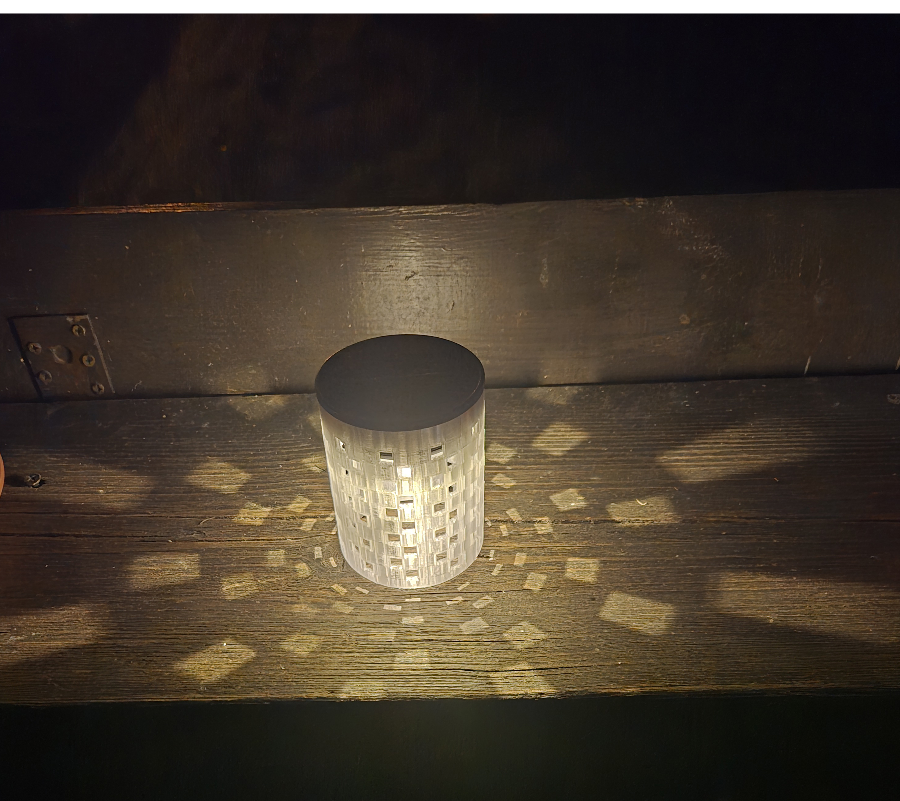 Einfache Solar LED Tischlampe m. quadratischen Lichtpunkten