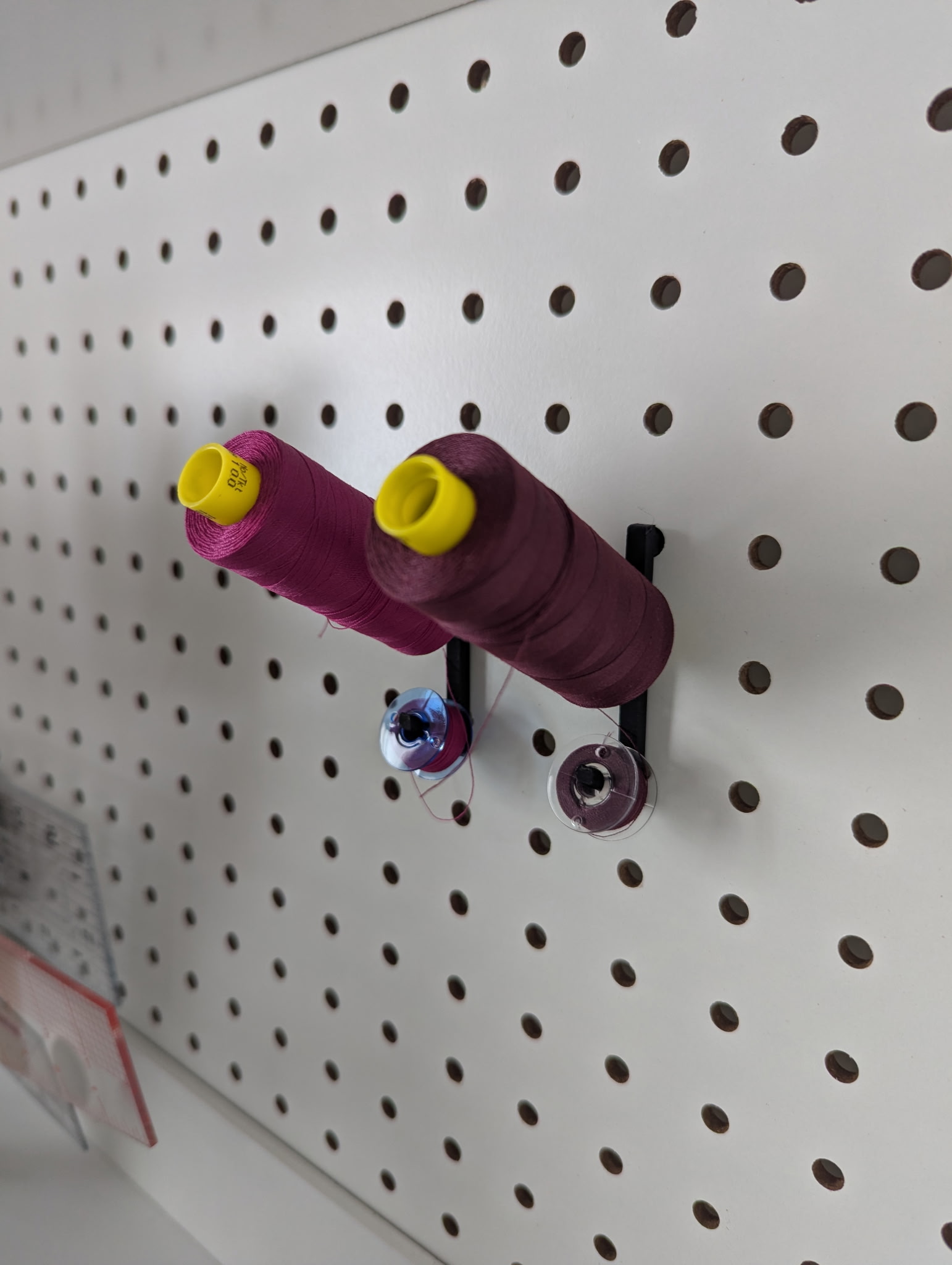 Parametric Thread Holder - Pegboard 3D model