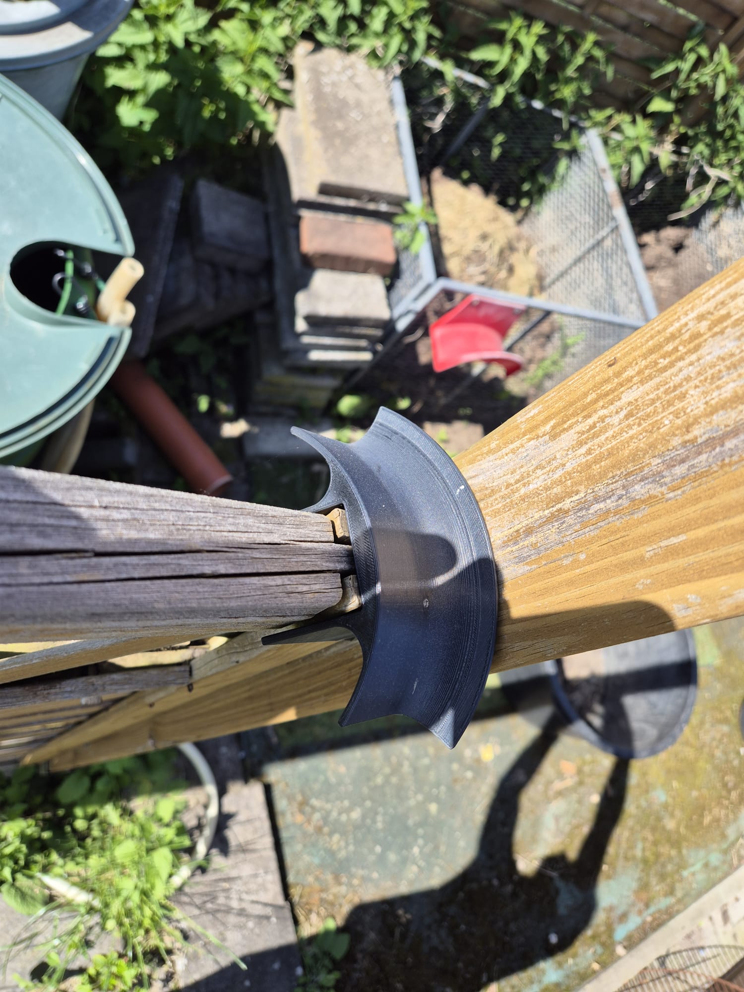 Hoseguide and anti-kinking helper