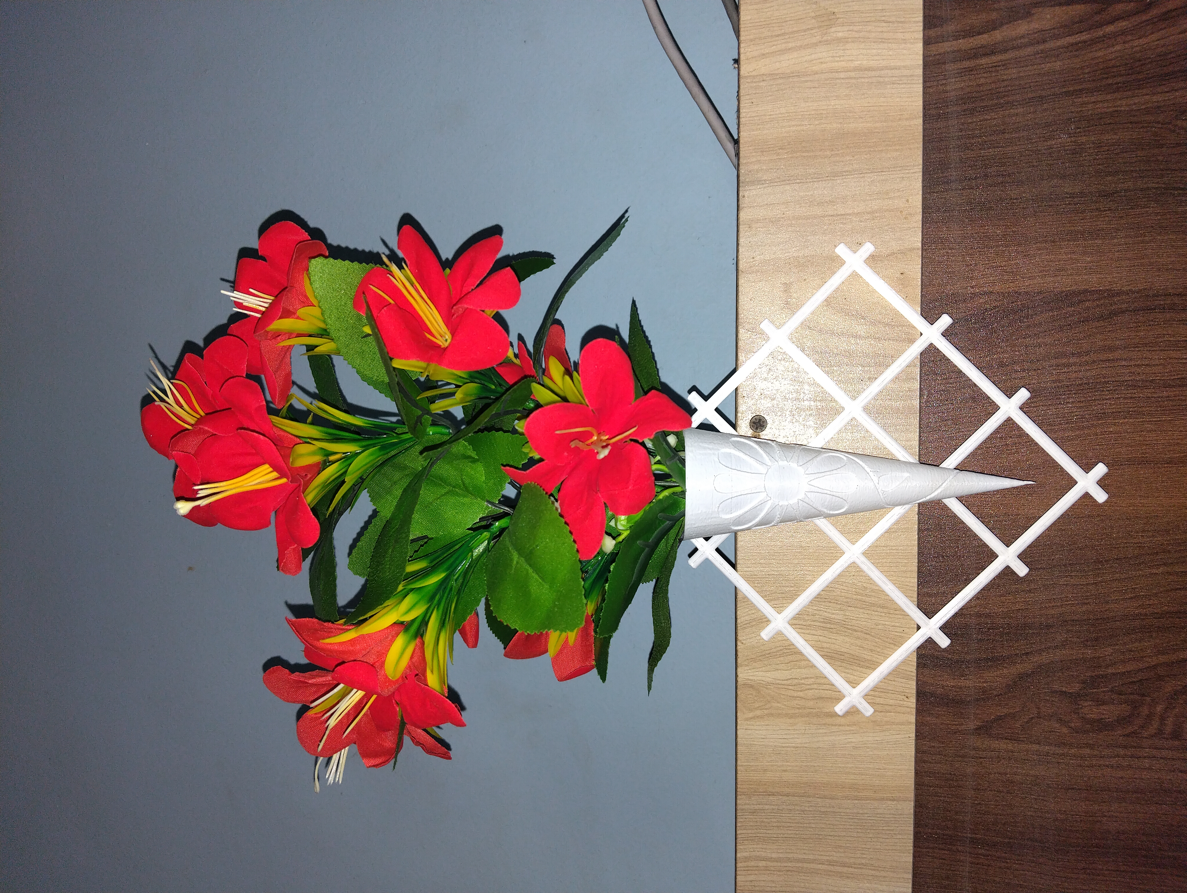 Hanging flower pot