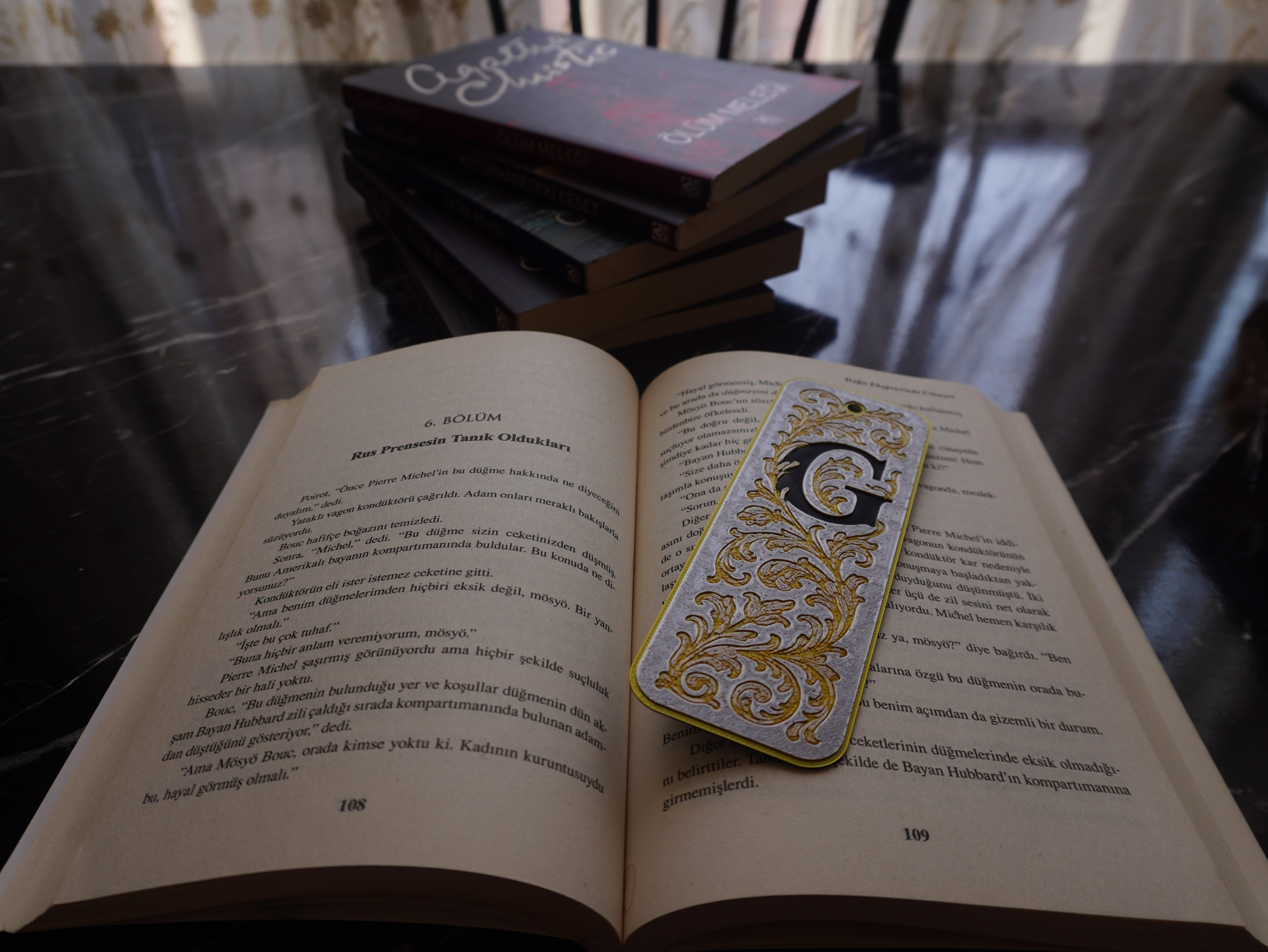 Elegant Monogram Bookmark – Letter G